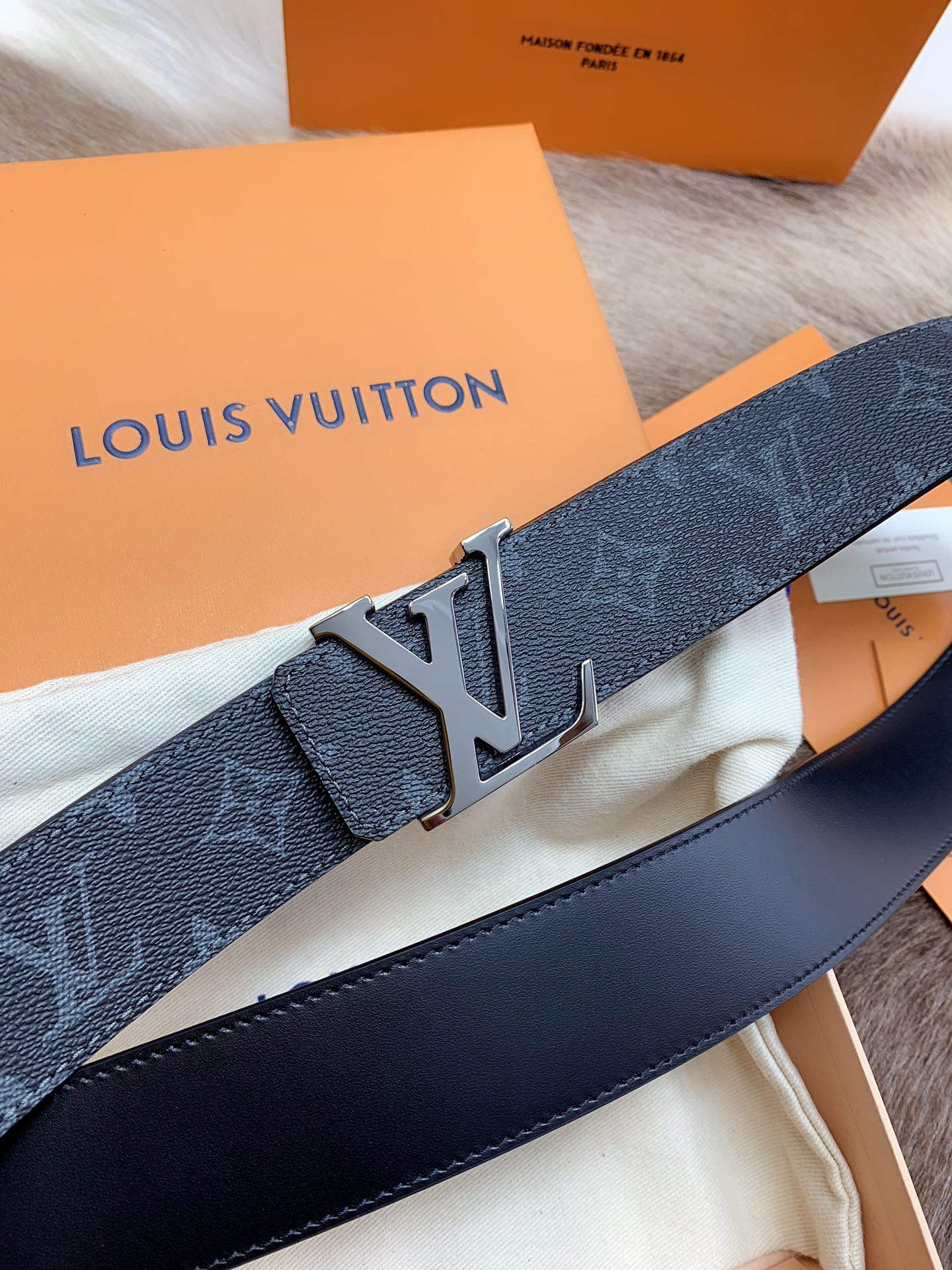 Louis Vuitton Male Basic Belt M-l