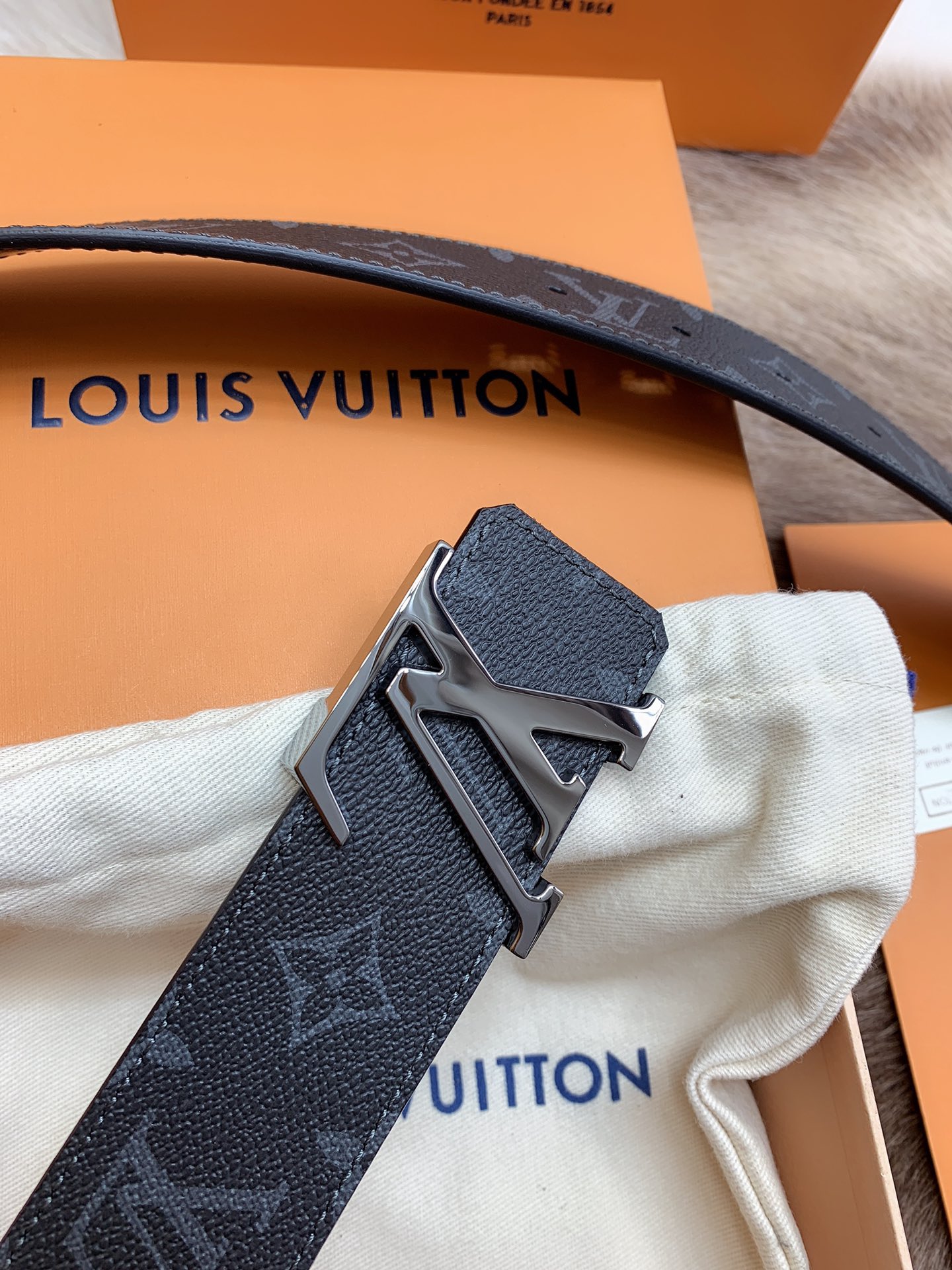 Louis Vuitton Male Basic Belt M-l