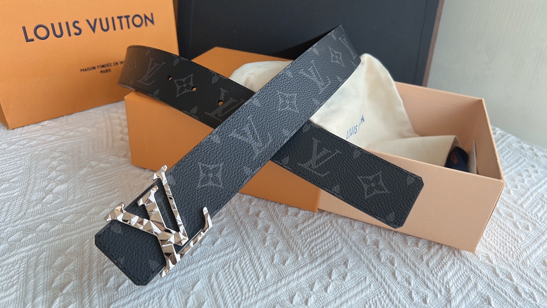 Louis Vuitton Male Leather Belt M-l