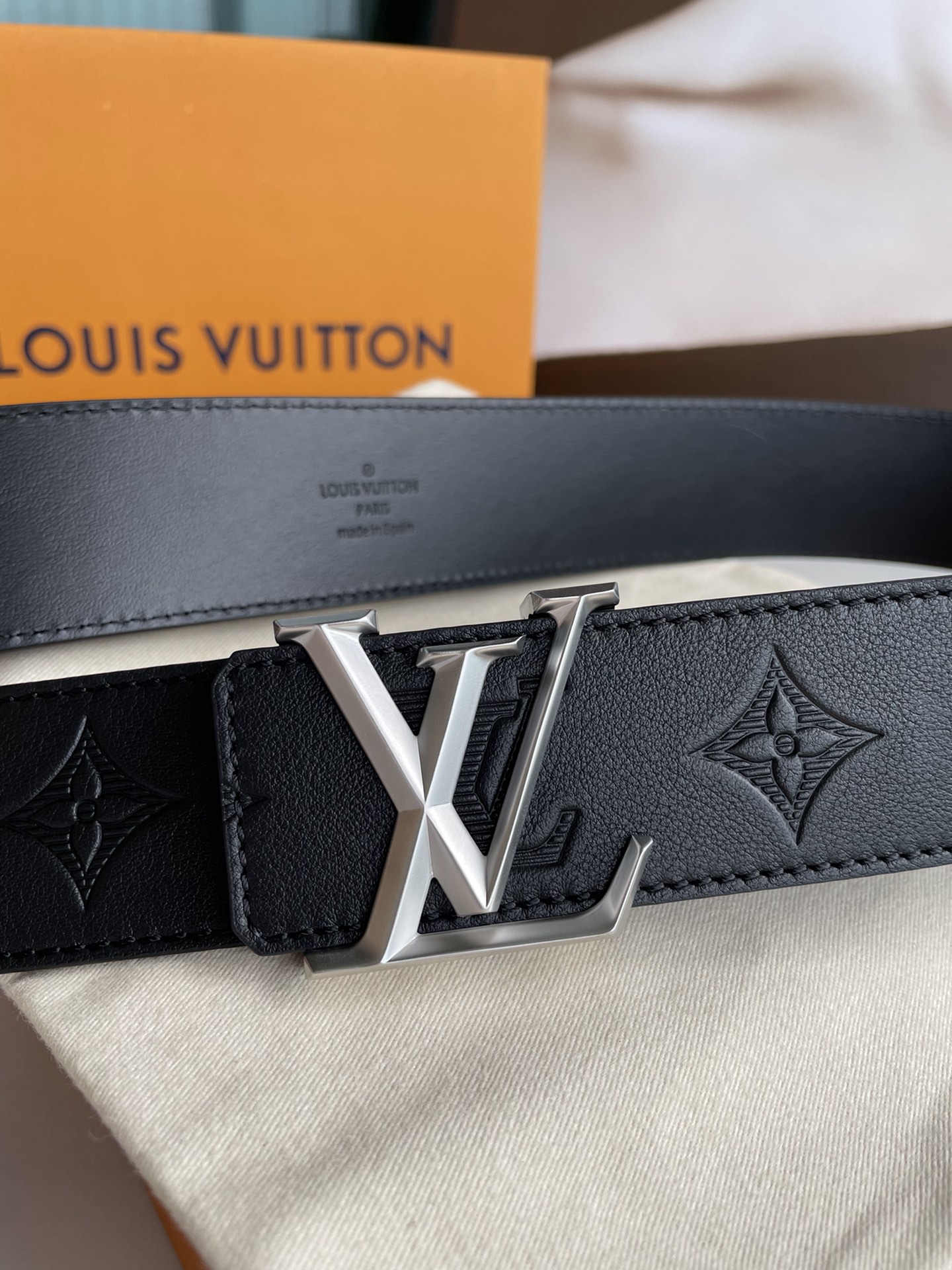 Louis Vuitton Male Leather Belt M-l