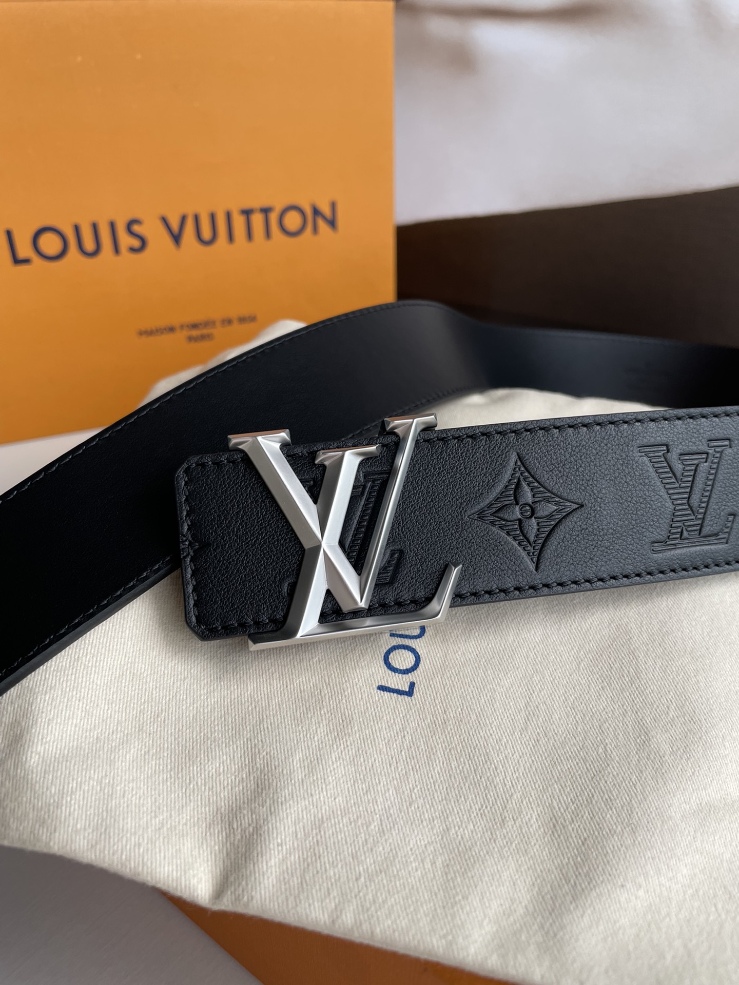 Louis Vuitton Male Leather Belt M-l