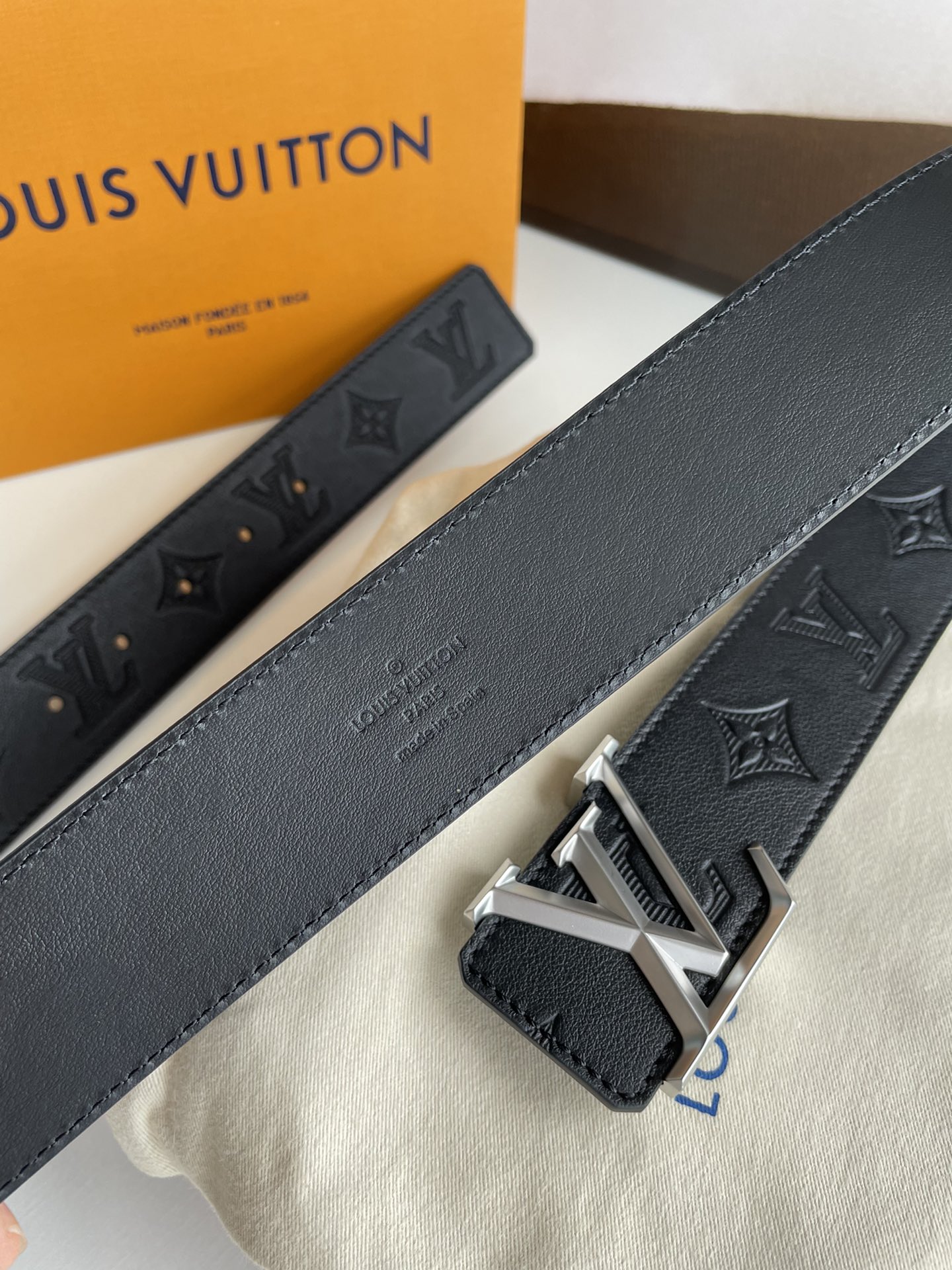 Louis Vuitton Male Leather Belt M-l