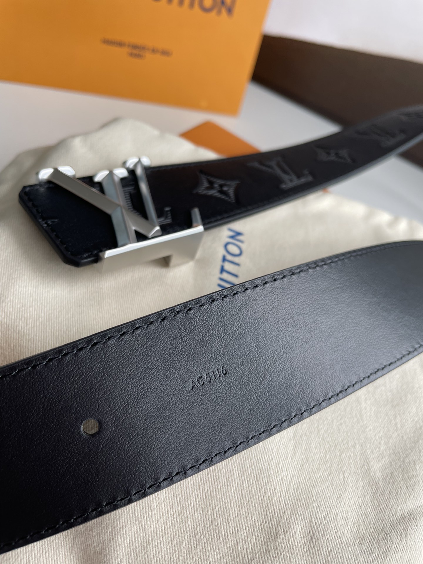 Louis Vuitton Male Leather Belt M-l