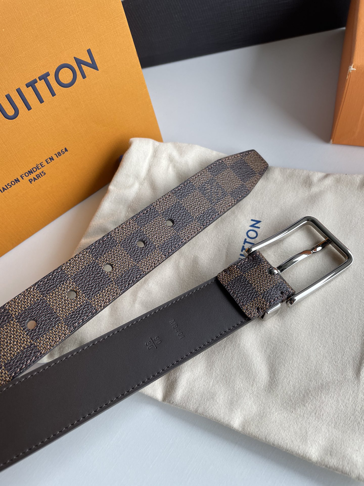Louis Vuitton Leather Belt Cow Leather M-l