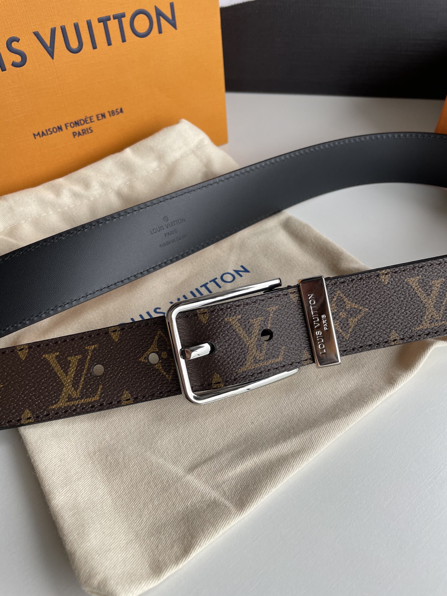 Louis Vuitton Leather Belt Cow Leather M-l