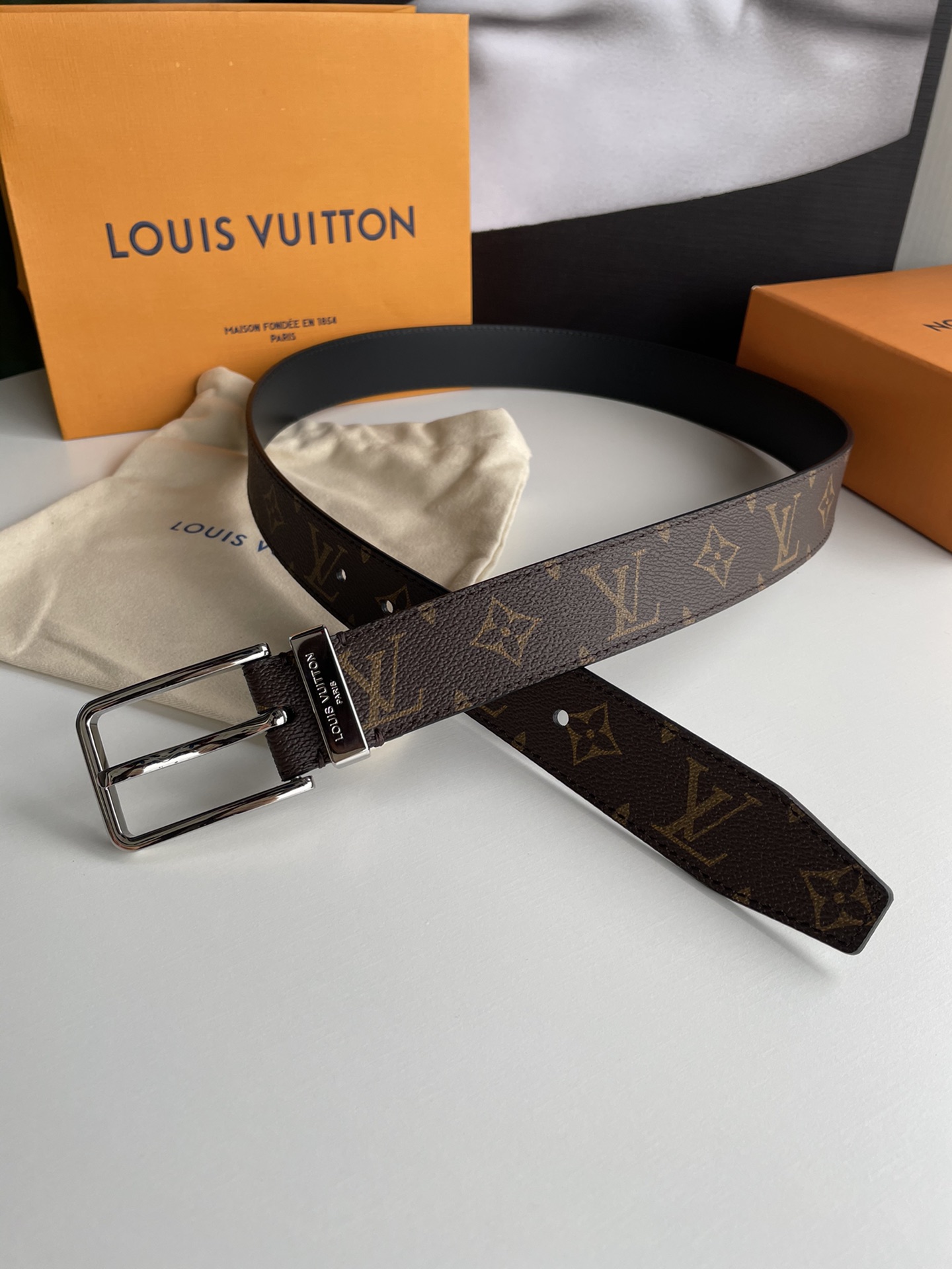 Louis Vuitton Leather Belt Cow Leather M-l
