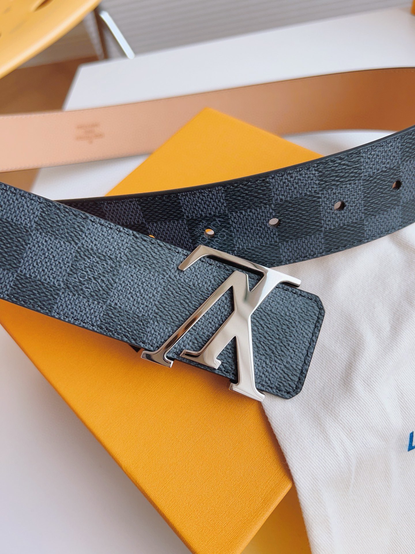 Louis Vuitton Basic Belt 40mm-l