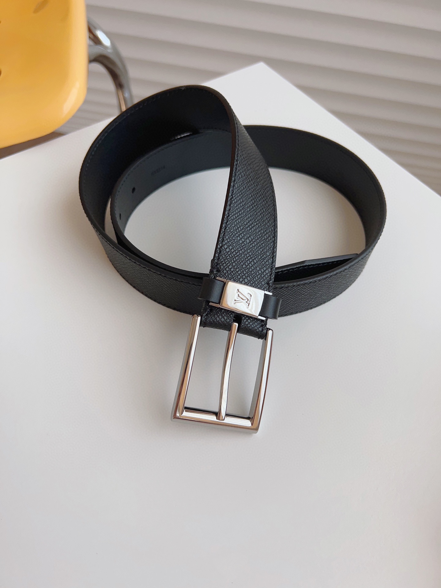 Louis Vuitton Male Pin Buckle Belt 35mm-l