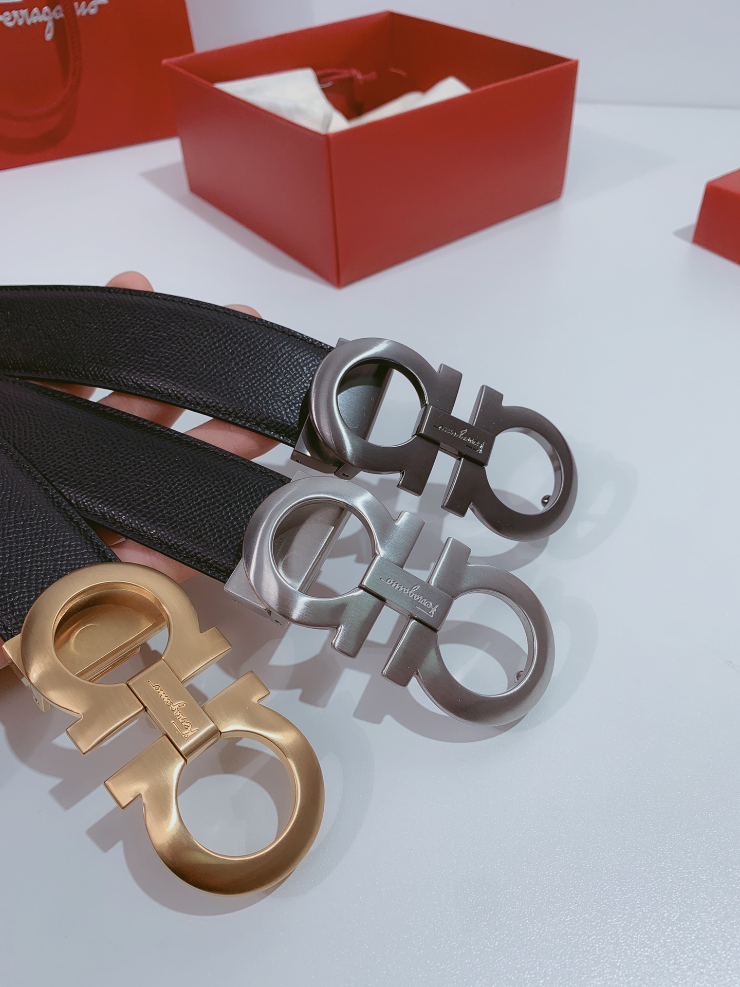 Salvatore Ferragamo Leather Belt M