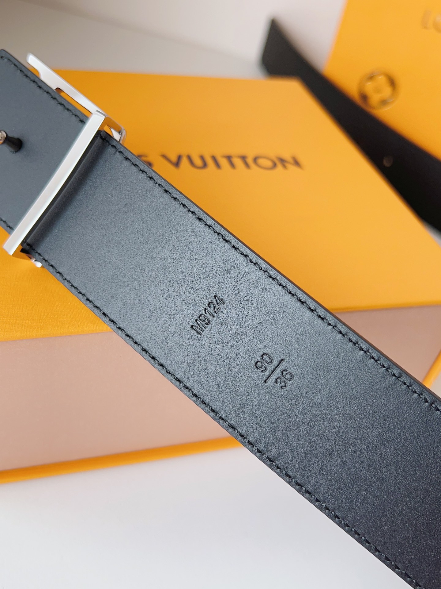 Louis Vuitton Male Basic Belt 40mm-l