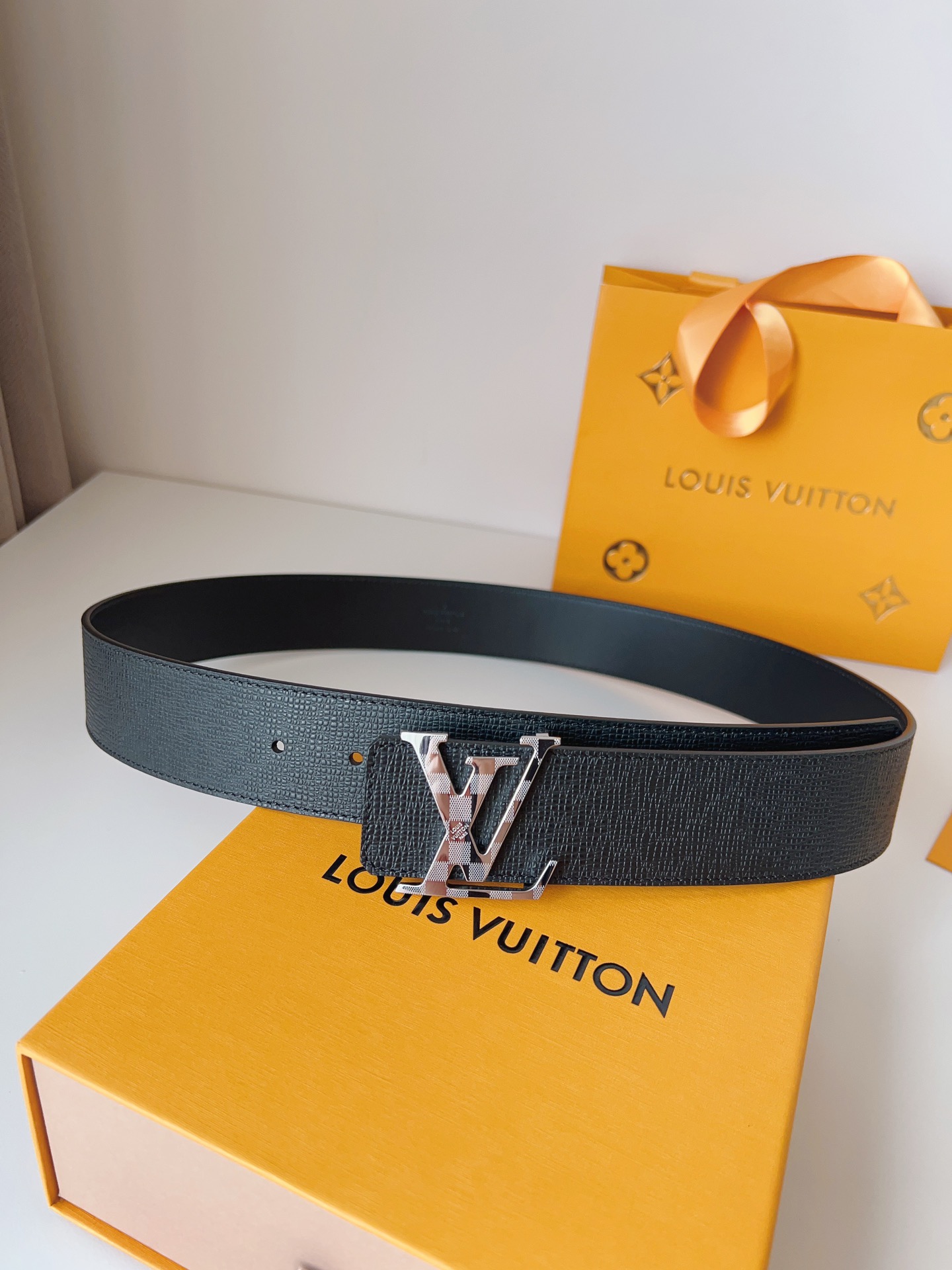 Louis Vuitton Male Basic Belt 40mm-l