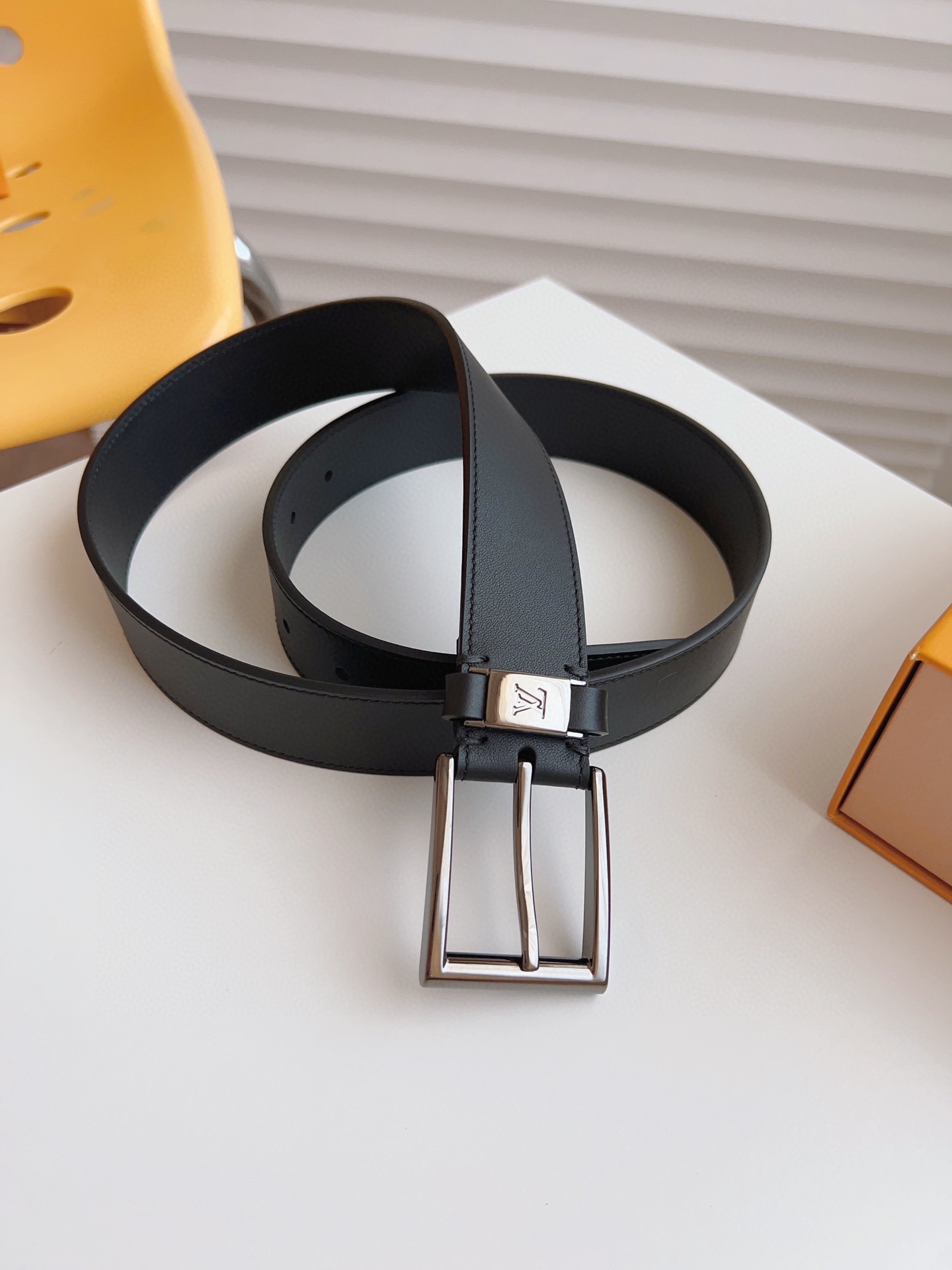 Louis Vuitton Male Pin Buckle Belt 35mm-l