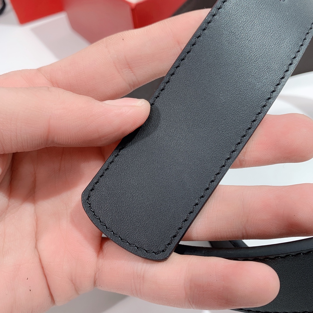 Salvatore Ferragamo Leather Belt M