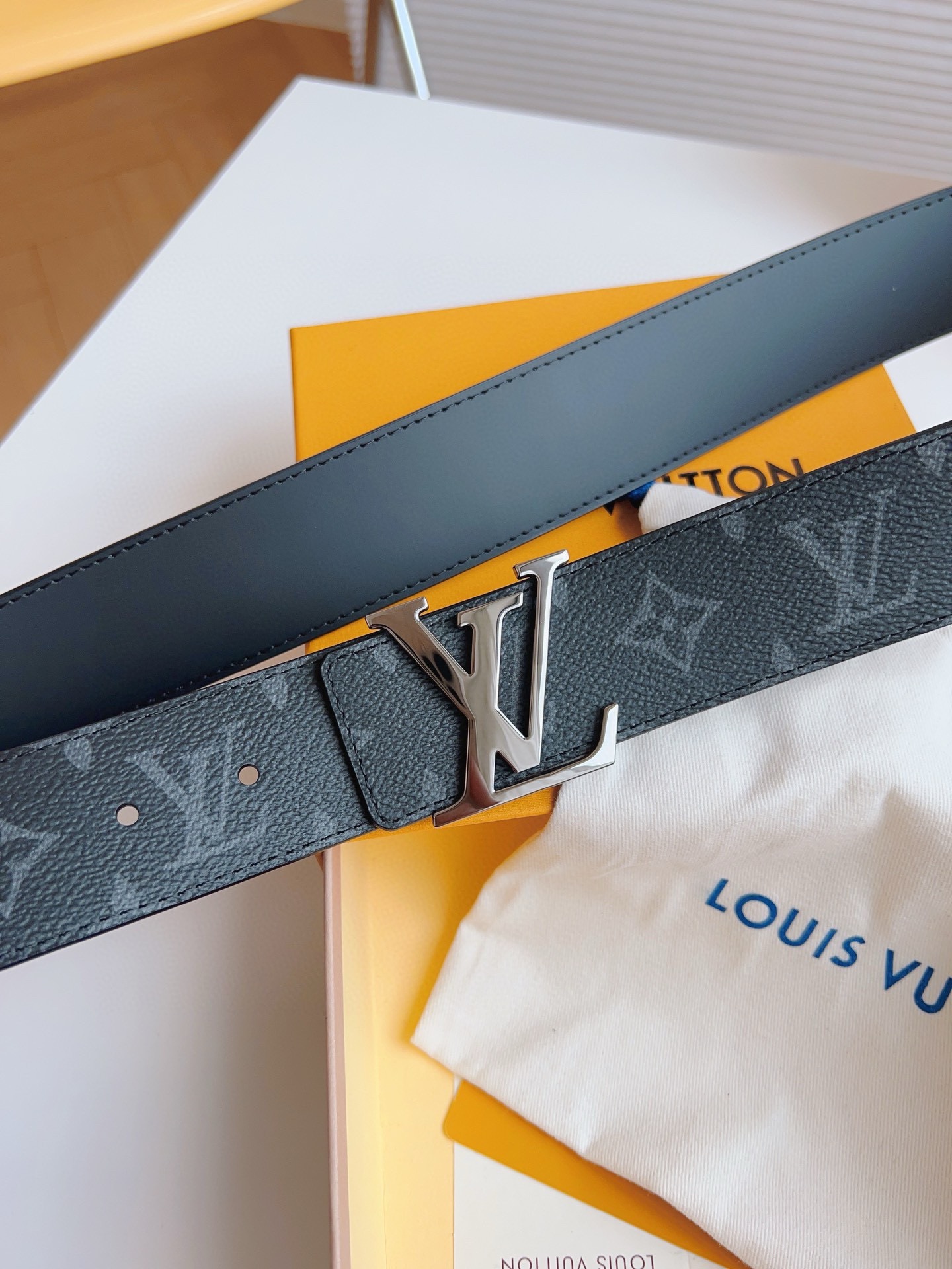 Louis Vuitton Basic Belt 40mm-l