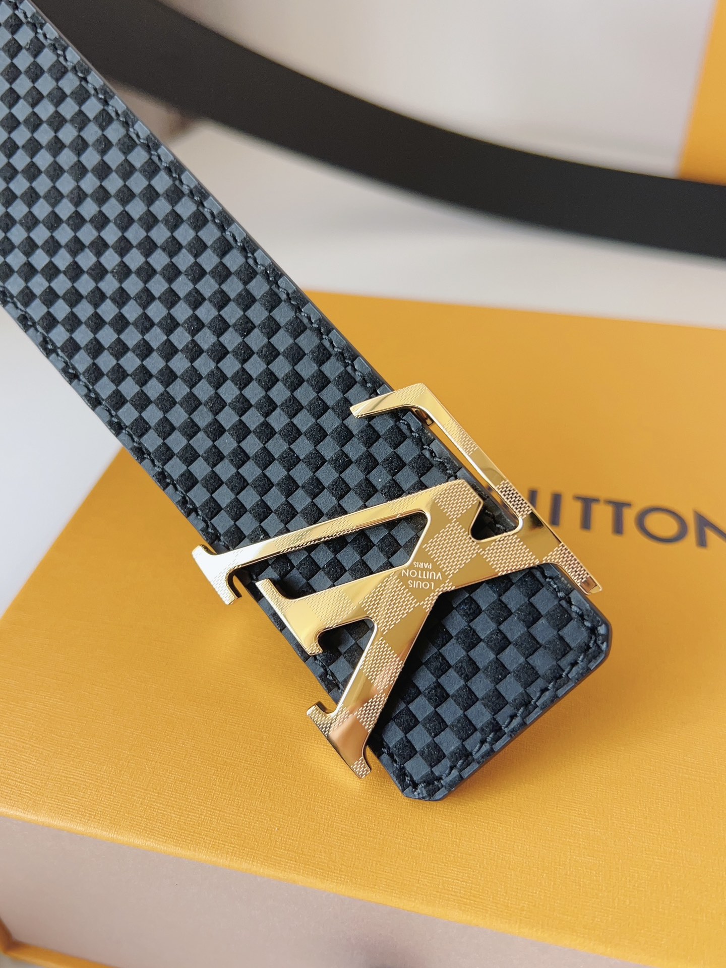 Louis Vuitton Male Basic Belt 40mm-l