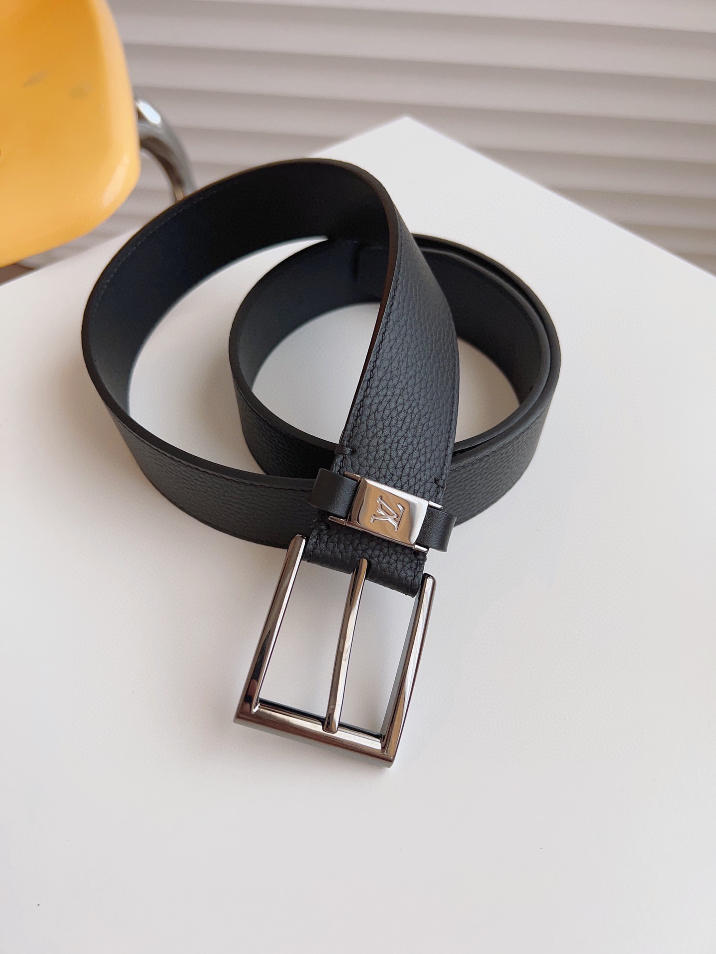 Louis Vuitton Male Pin Buckle Belt 35mm-l