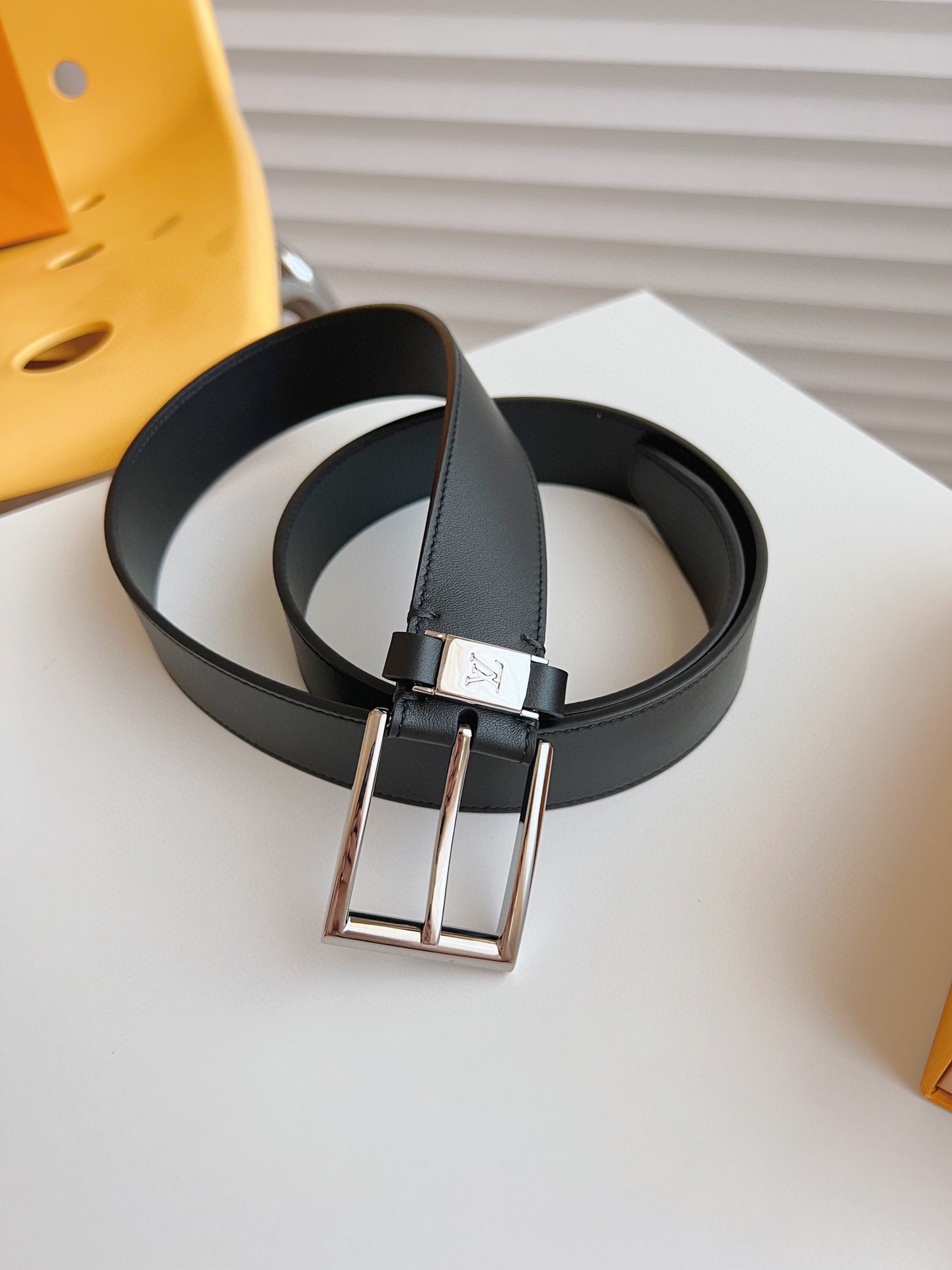 Louis Vuitton Male Pin Buckle Belt 35mm-l