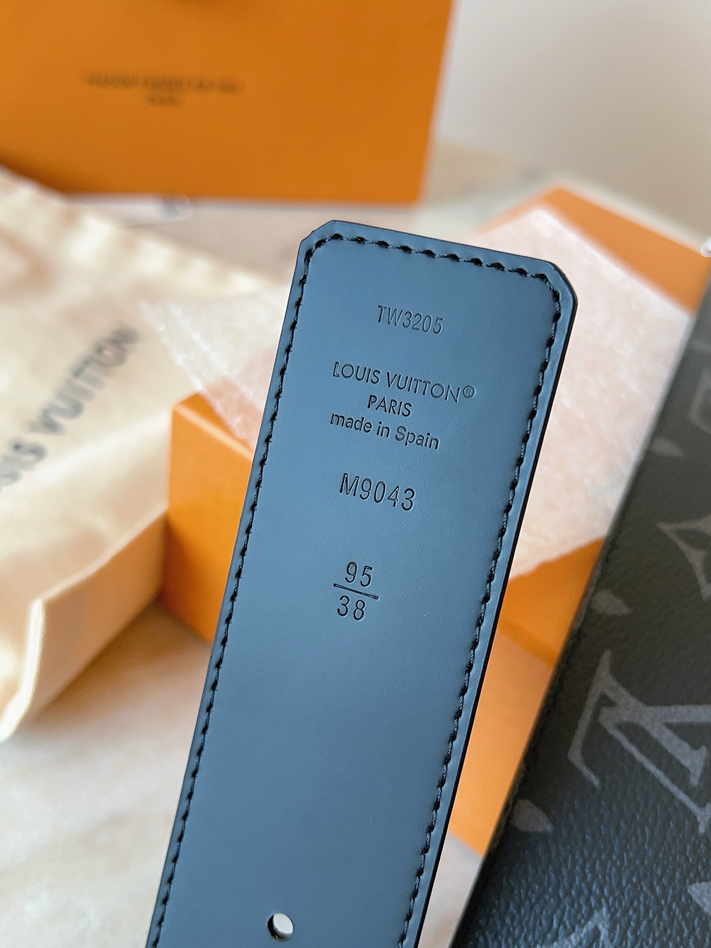 Louis Vuitton Leather Belt M-l