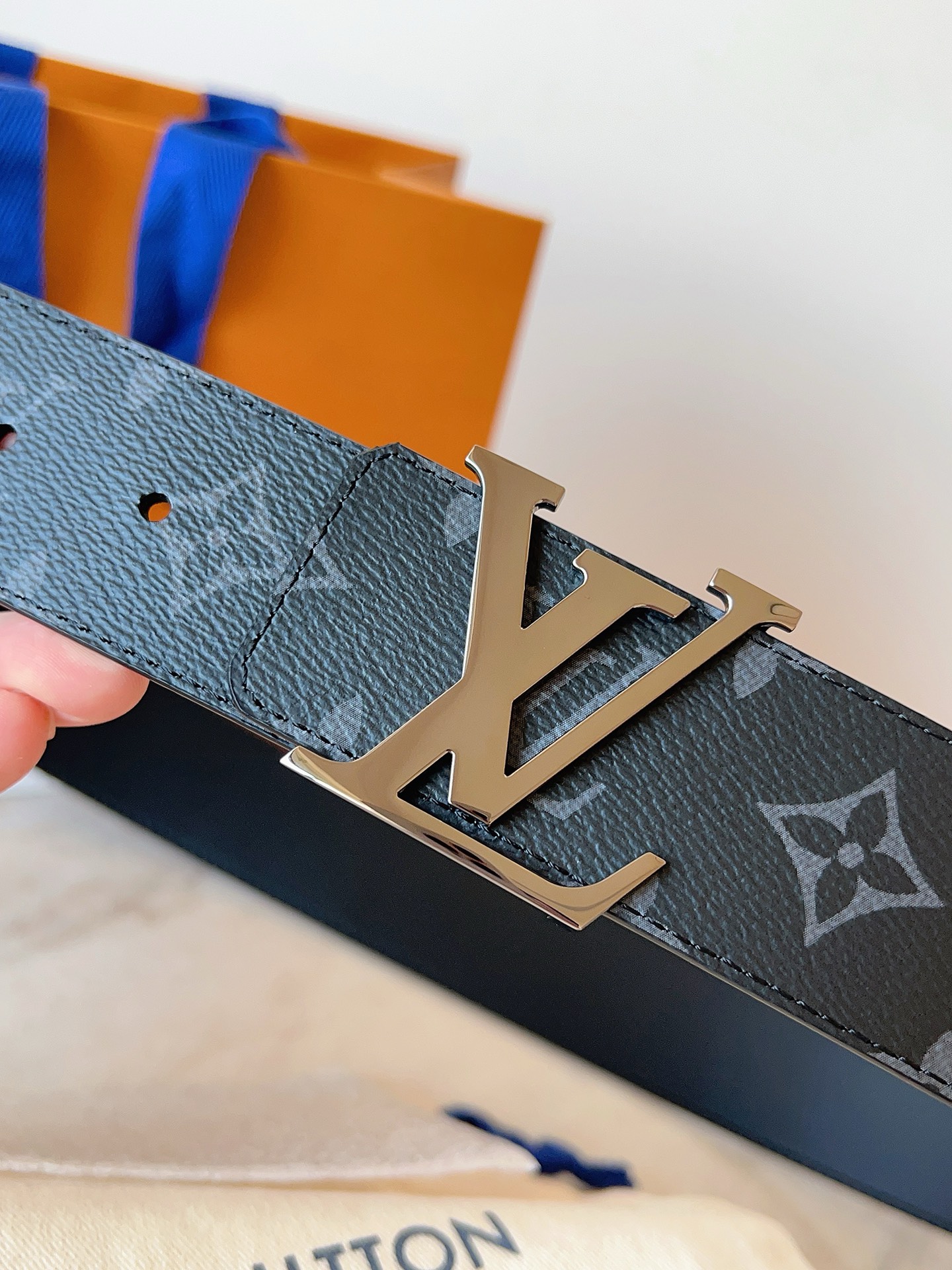 Louis Vuitton Leather Belt M-l