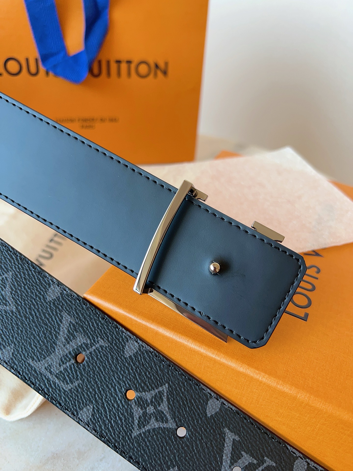 Louis Vuitton Leather Belt M-l