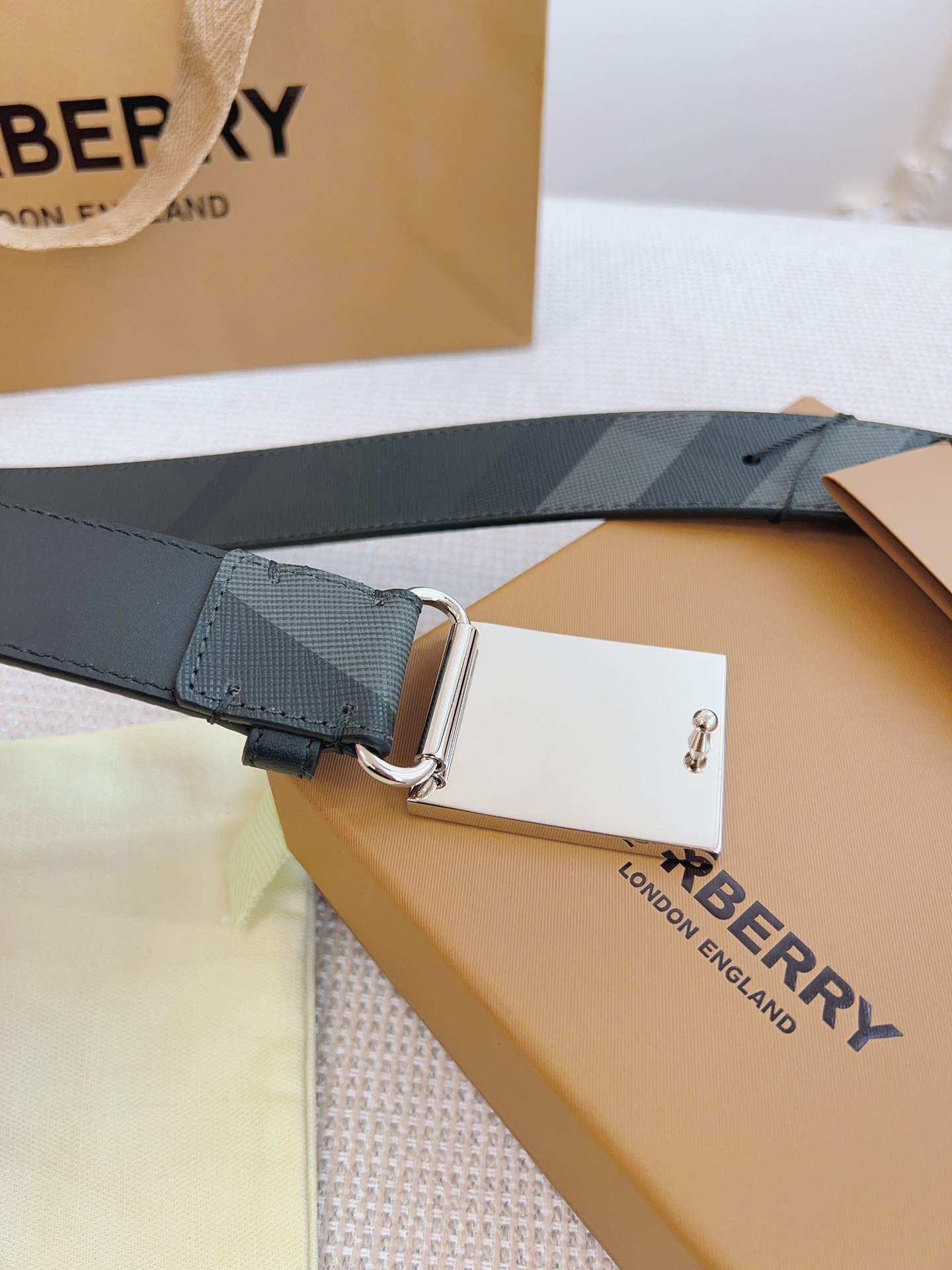 Burberry Basic Belt Cow Leather Black