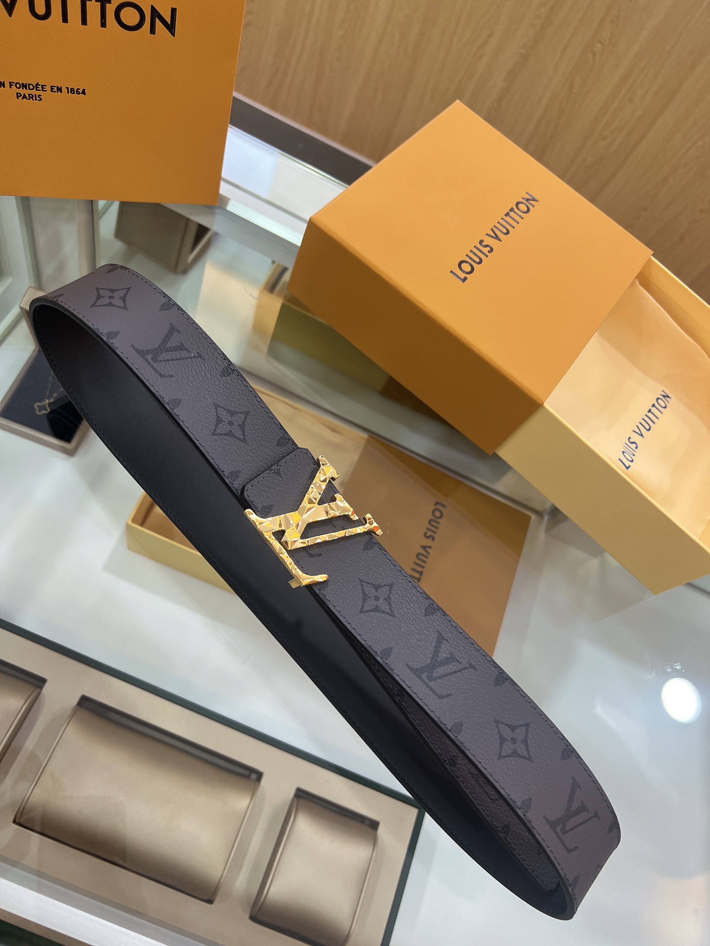 Louis Vuitton Male Basic Belt M-l