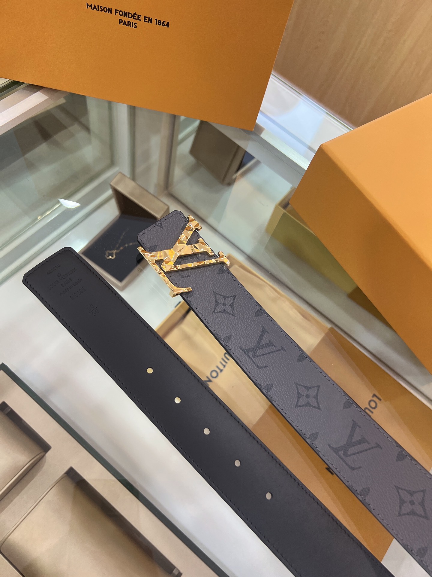 Louis Vuitton Male Basic Belt M-l