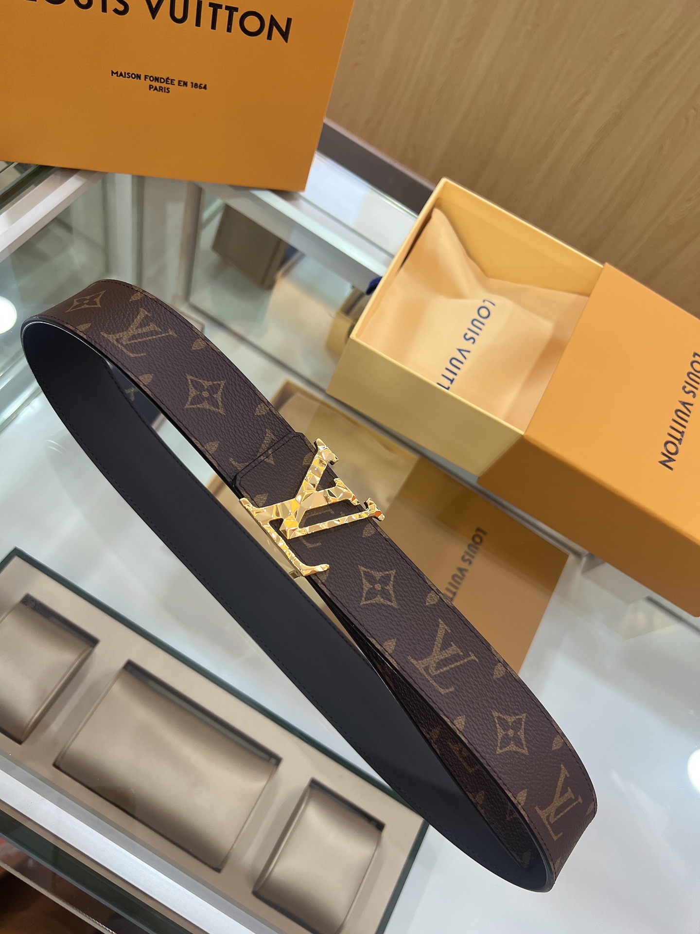 Louis Vuitton Male Leather Belt M-l