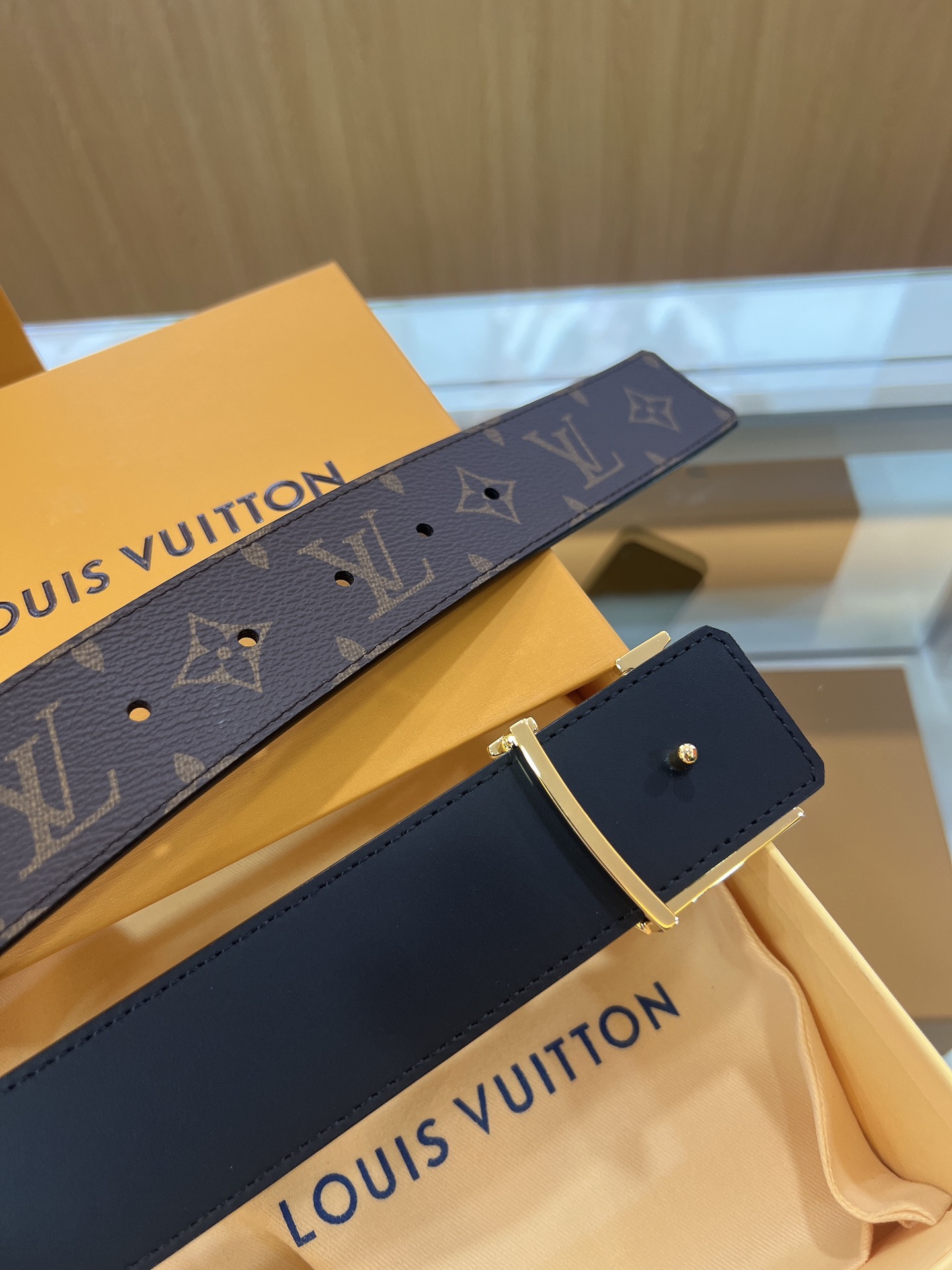 Louis Vuitton Male Leather Belt M-l