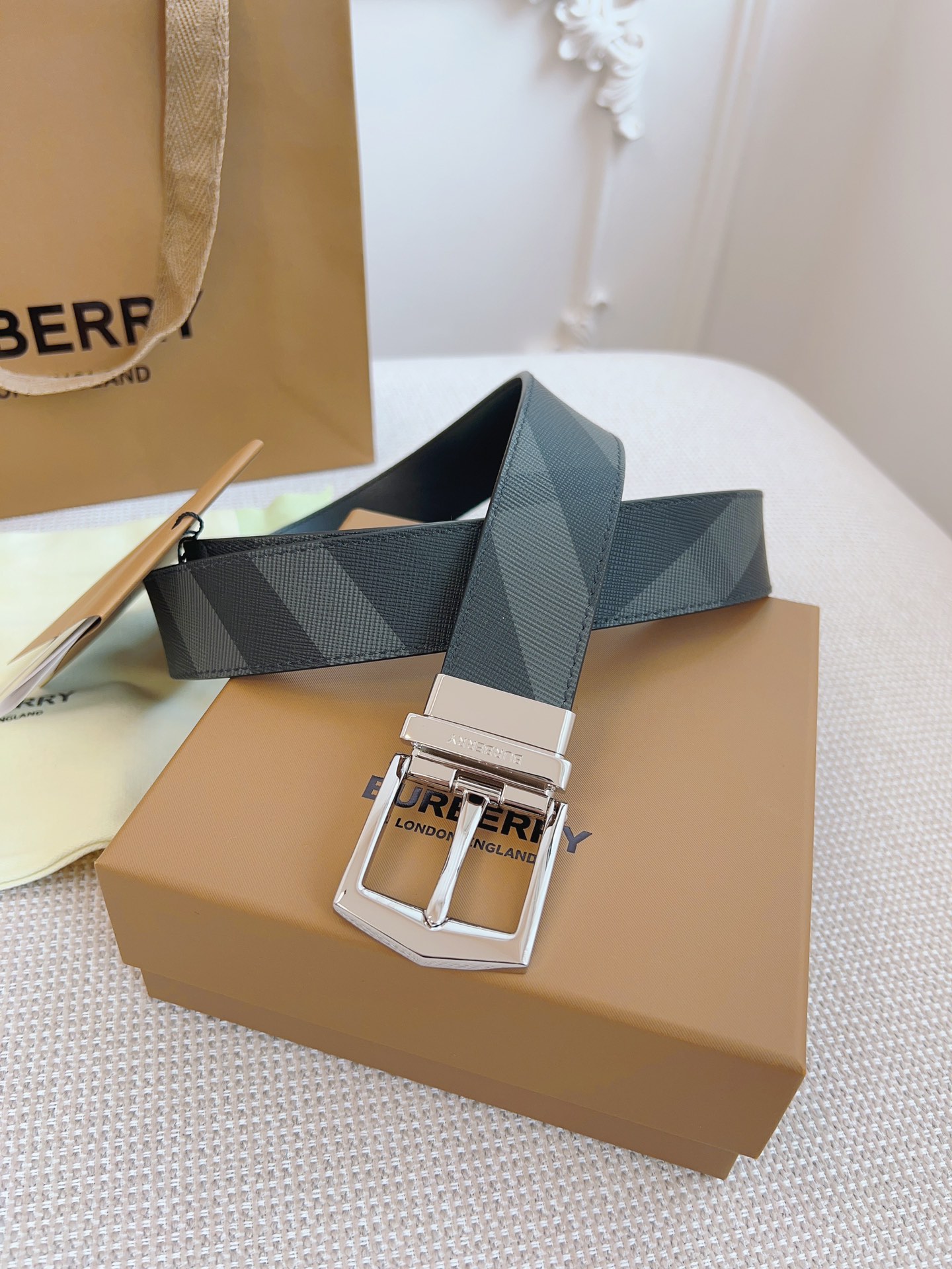 Burberry Basic Belt Cow Leather Black
