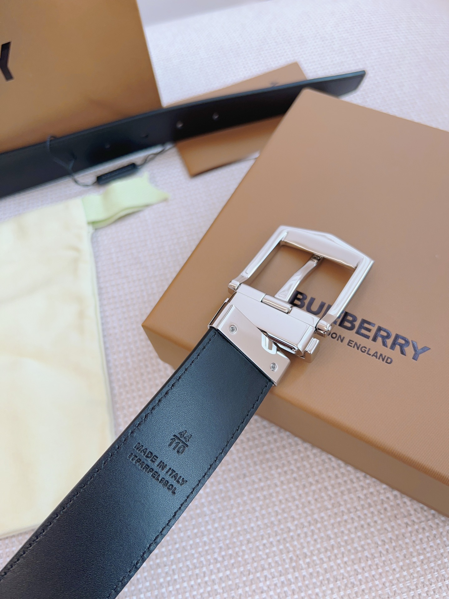 Burberry Basic Belt Cow Leather Black