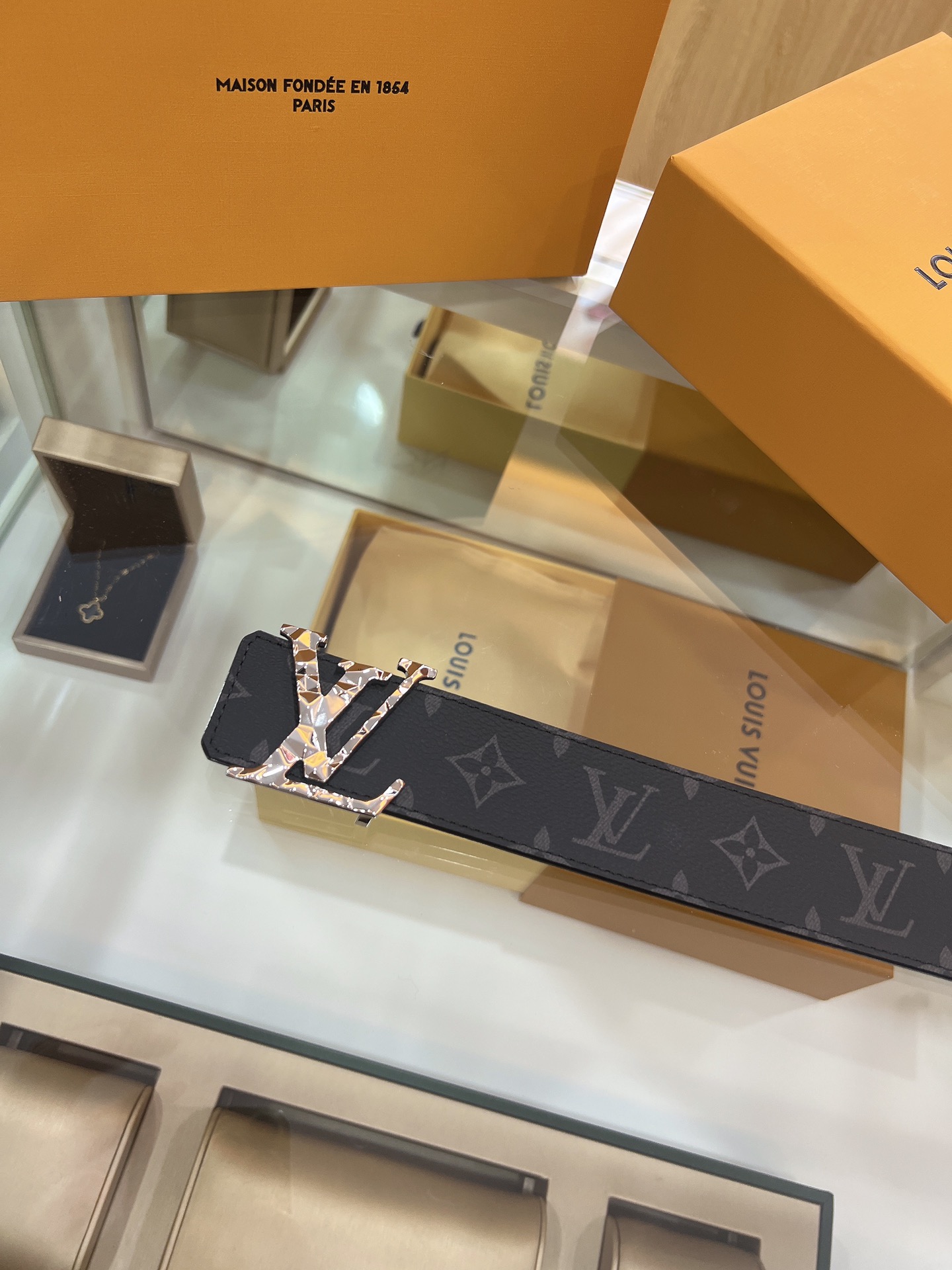 Louis Vuitton Male Basic Belt M-l