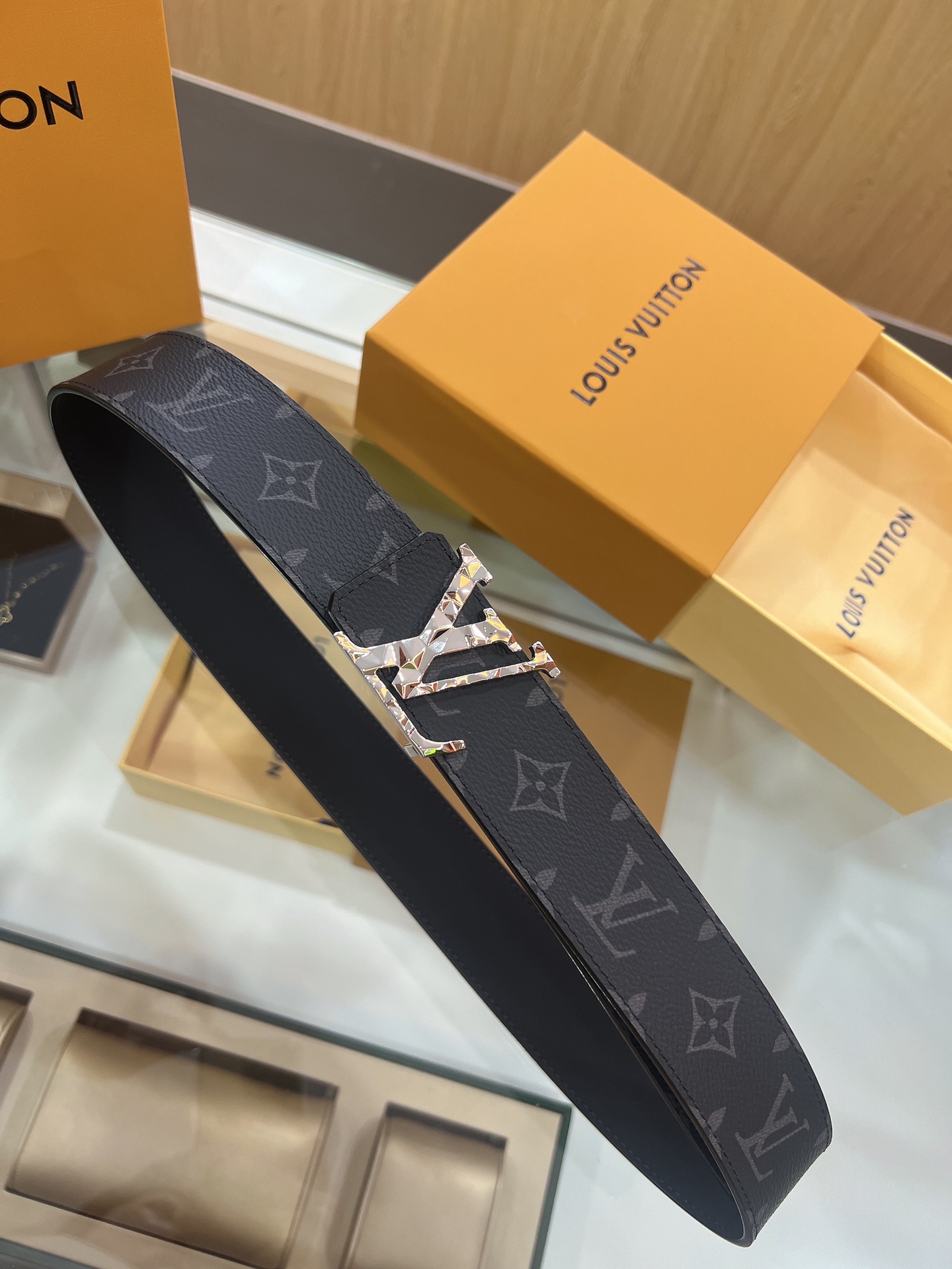 Louis Vuitton Male Basic Belt M-l