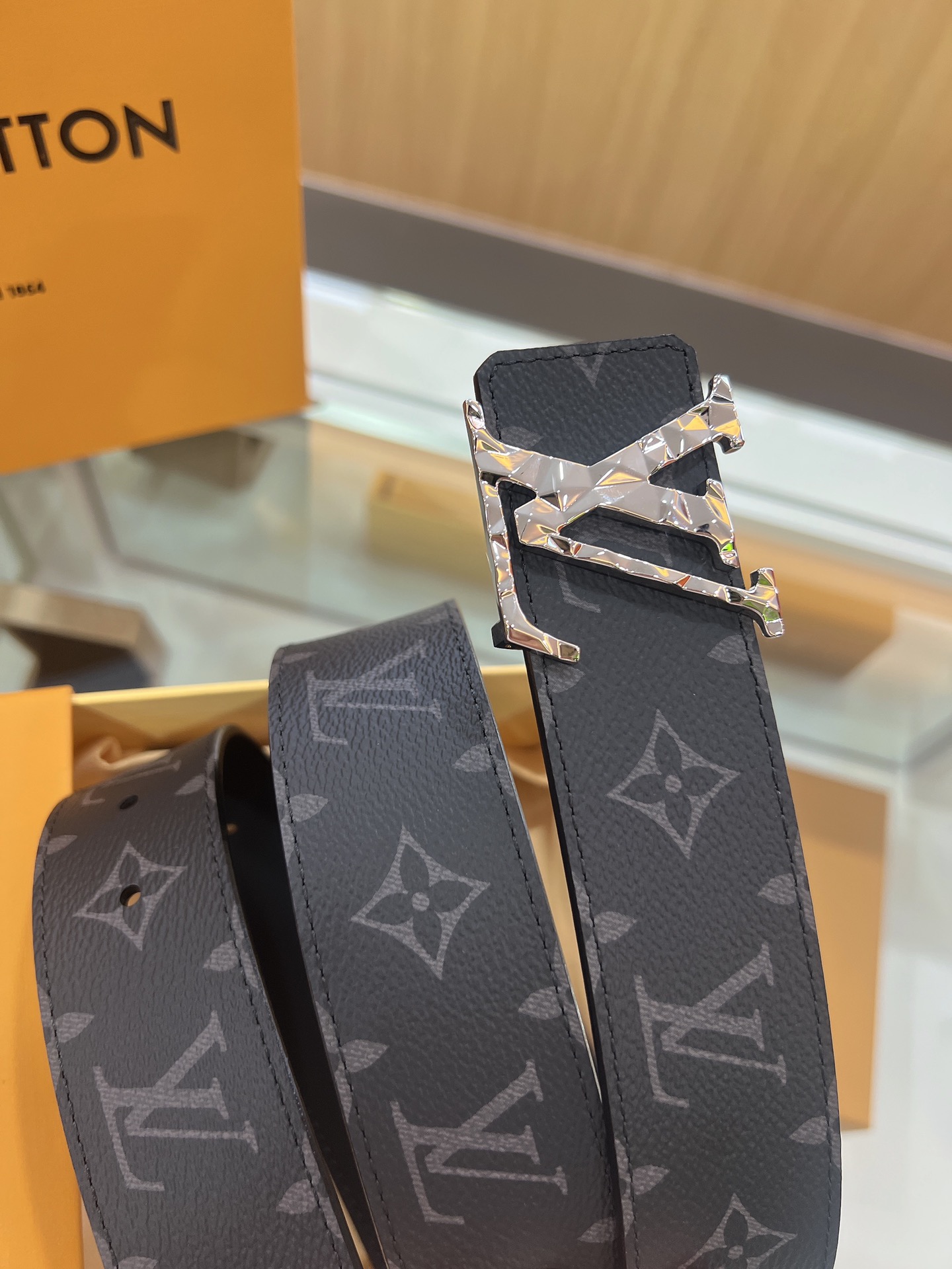 Louis Vuitton Male Basic Belt M-l