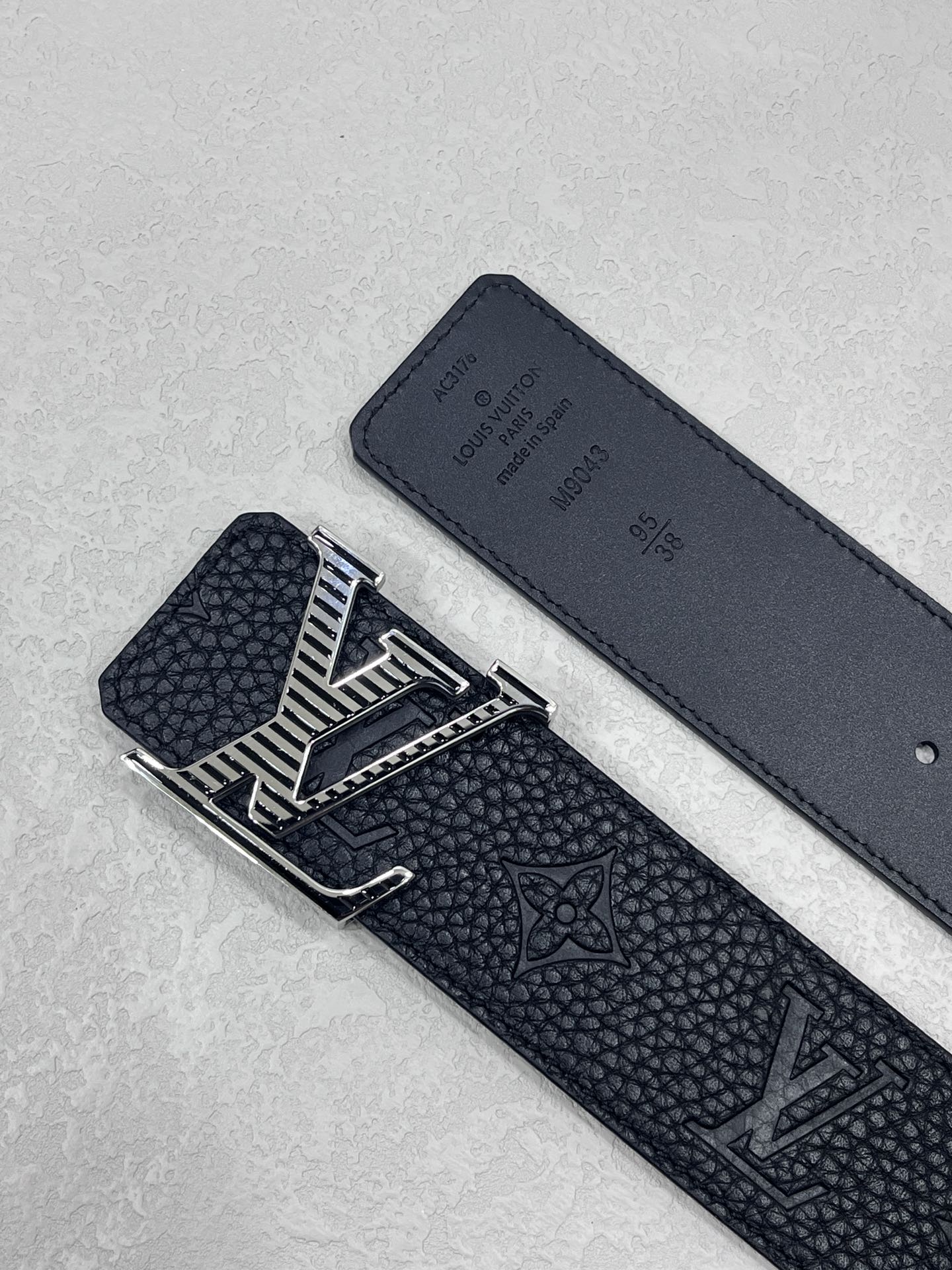 Louis Vuitton Male Basic Belt Cow Leather 40mm-l