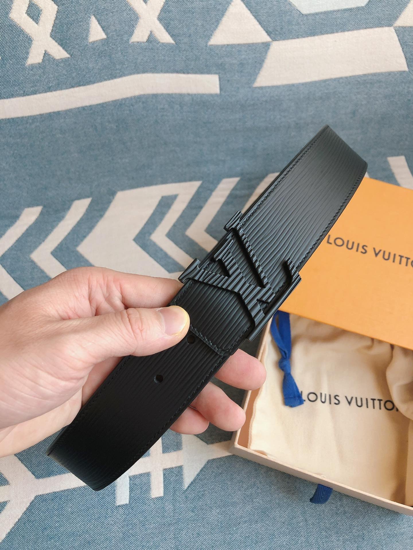 Louis Vuitton Leather Belt 40mm-l