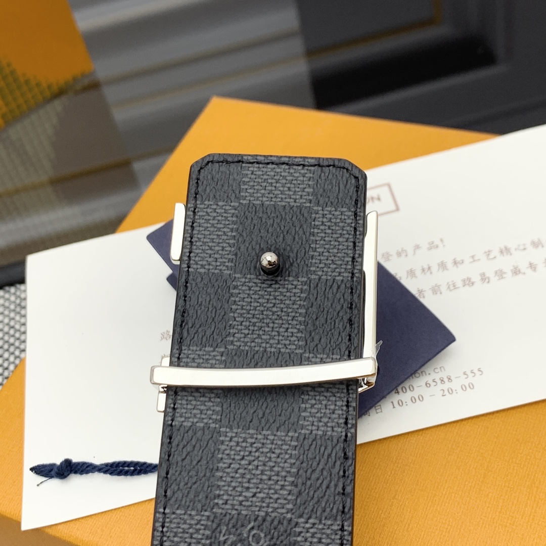 Louis Vuitton Male Basic Belt Cow Leather M