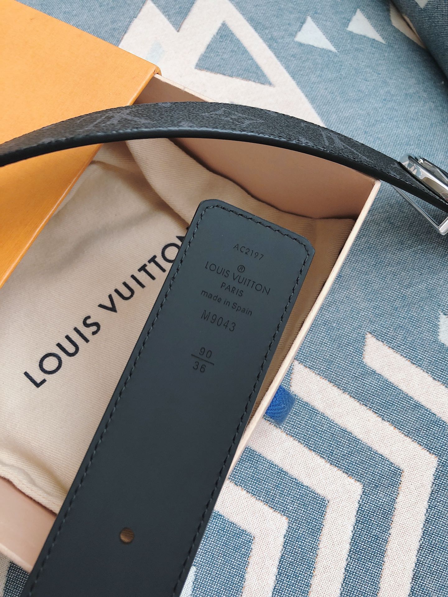 Louis Vuitton Male Leather Belt M-l