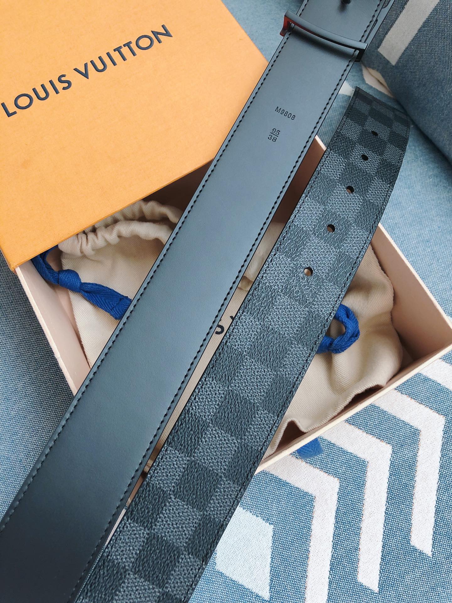 Louis Vuitton Male Leather Belt M-l