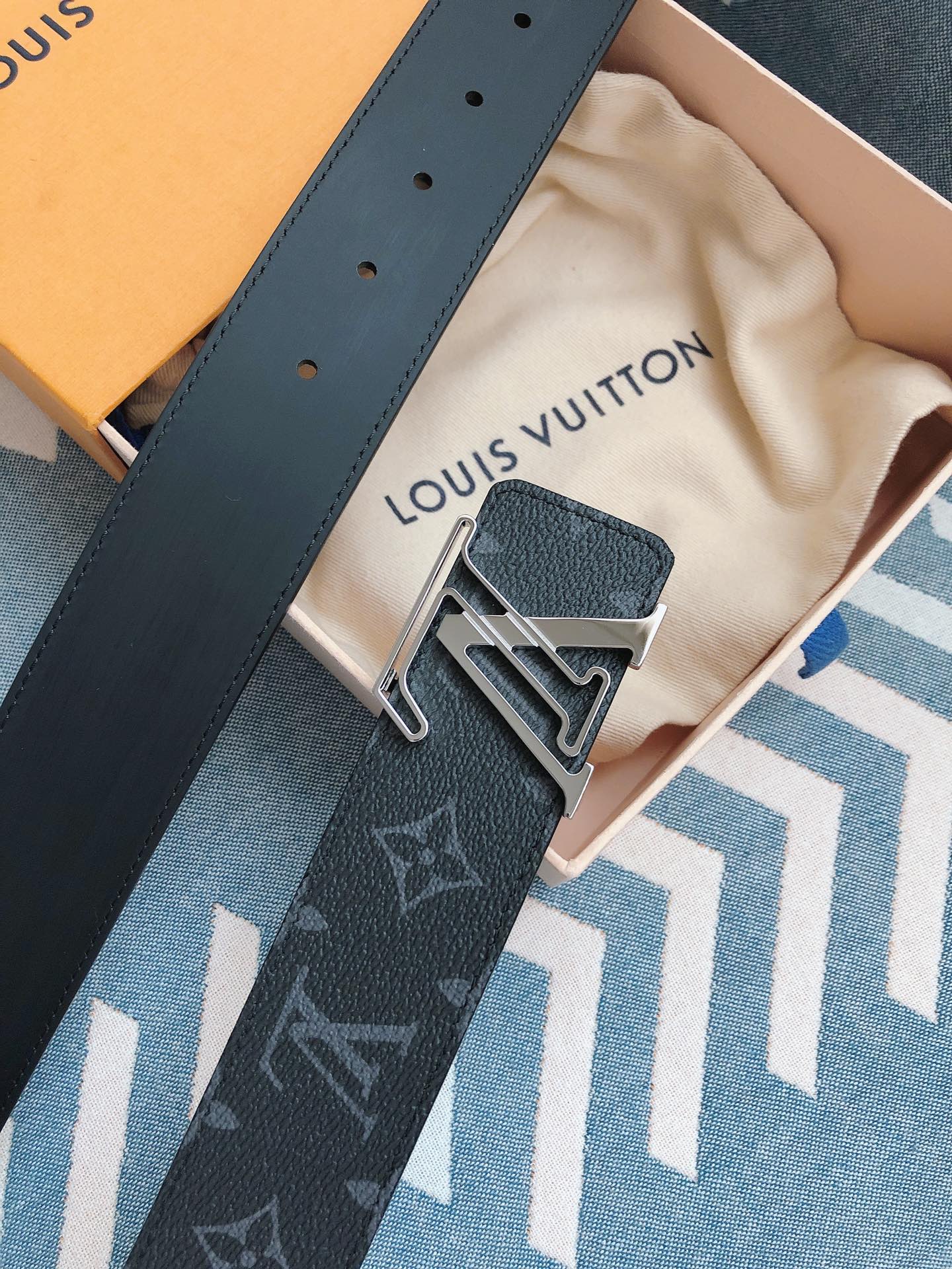 Louis Vuitton Male Leather Belt M-l