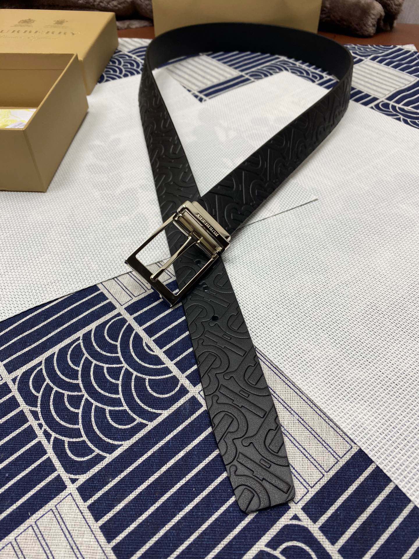 Burberry Male Leather Belt Cow Leather M