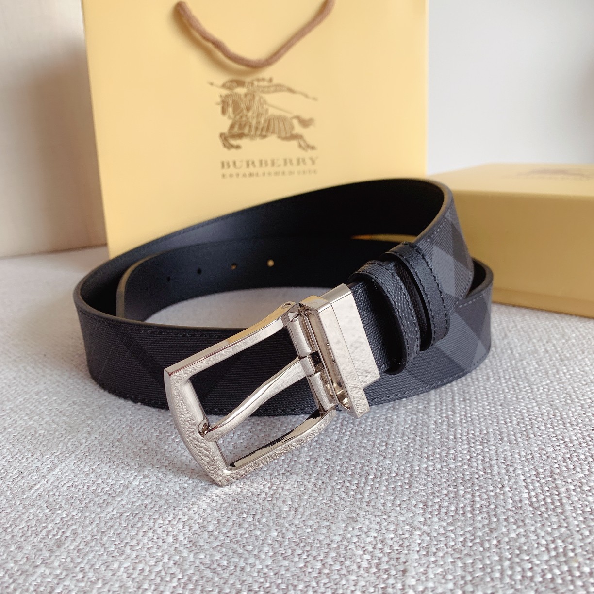 Burberry Basic Belt Cow Leather 34mm