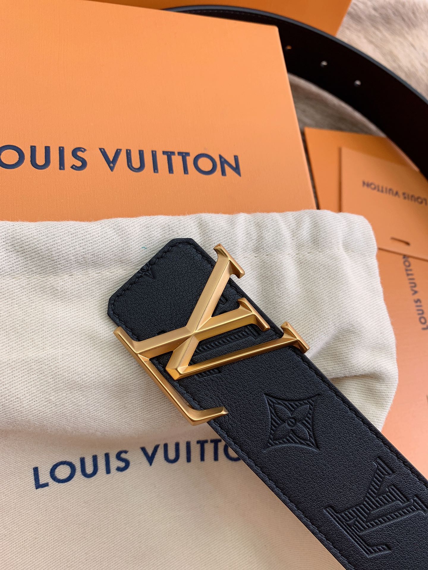 Louis Vuitton Male Leather Belt Cow Leather 40mm-l