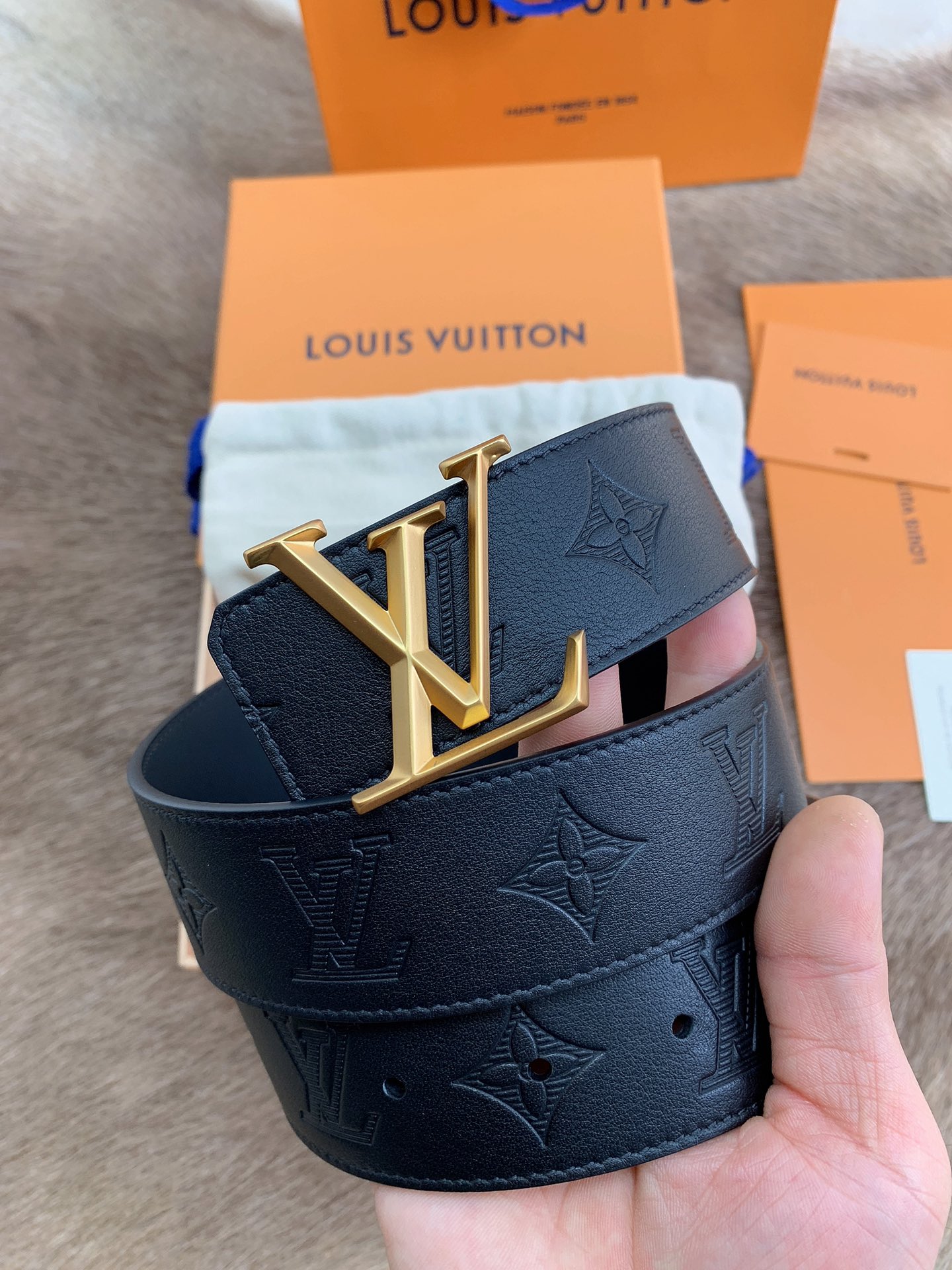 Louis Vuitton Male Leather Belt Cow Leather 40mm-l