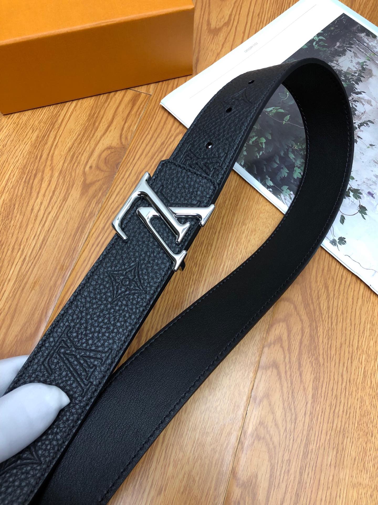 Louis Vuitton Male Leather Belt Cow Leather 0mm-s-l