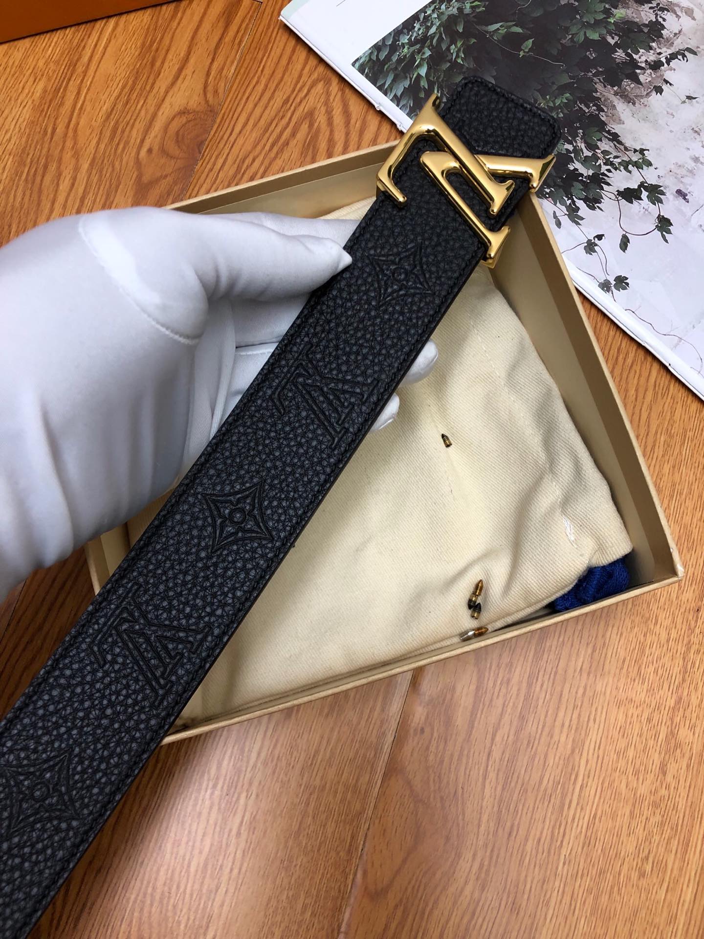 Louis Vuitton Male Leather Belt Cow Leather 0mm-s-l