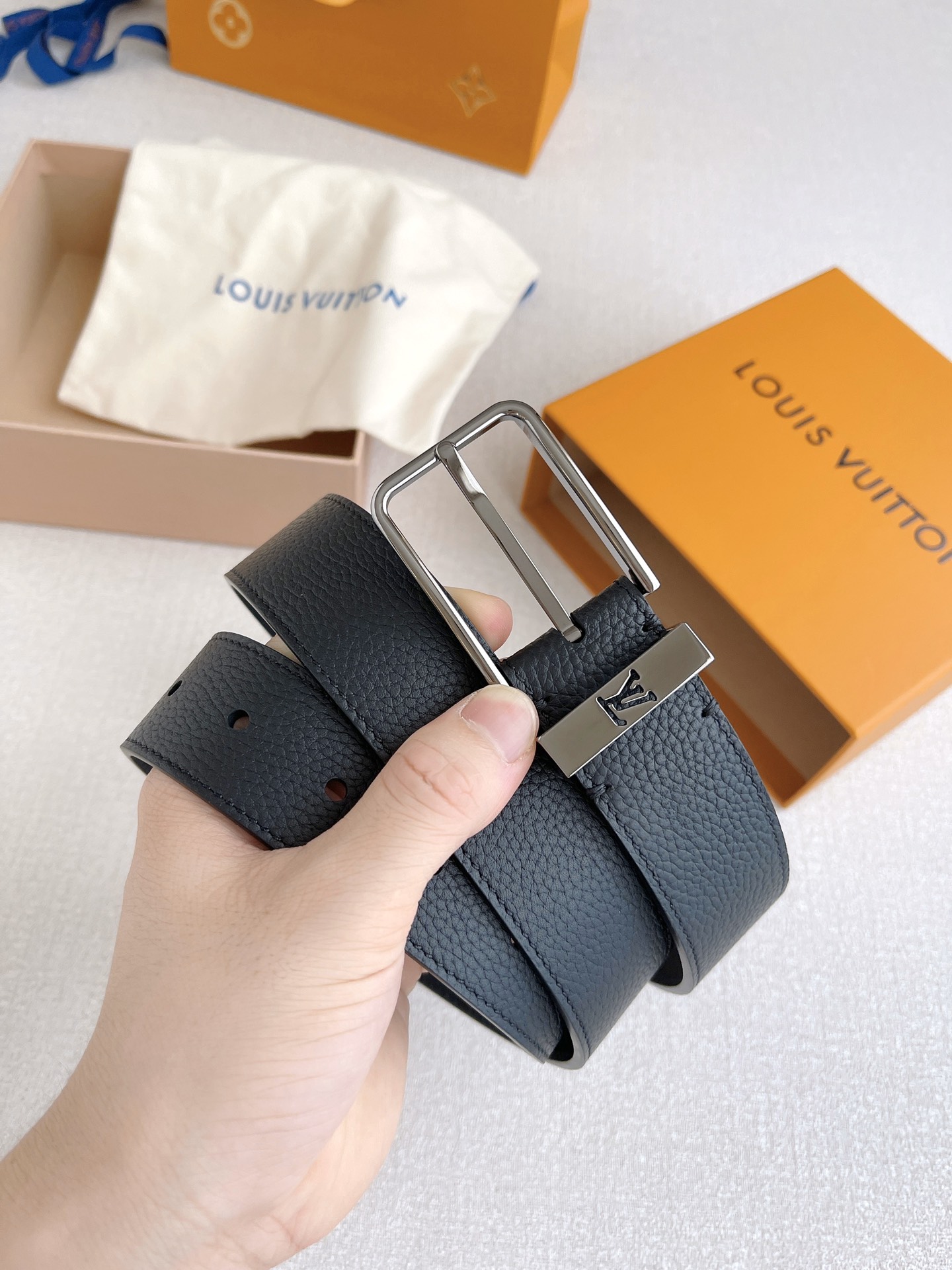 Louis Vuitton Male Leather Belt Cow Leather 35mm-l