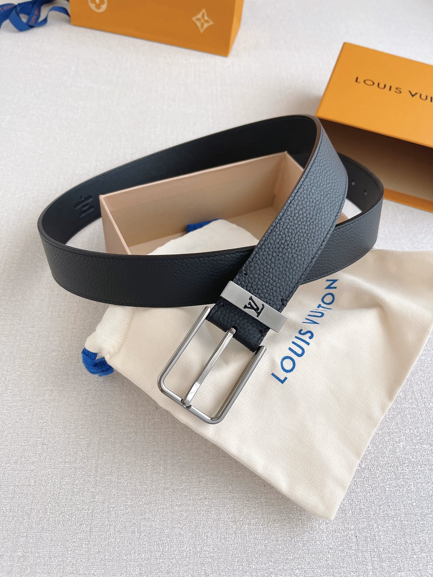 Louis Vuitton Male Leather Belt Cow Leather 35mm-l