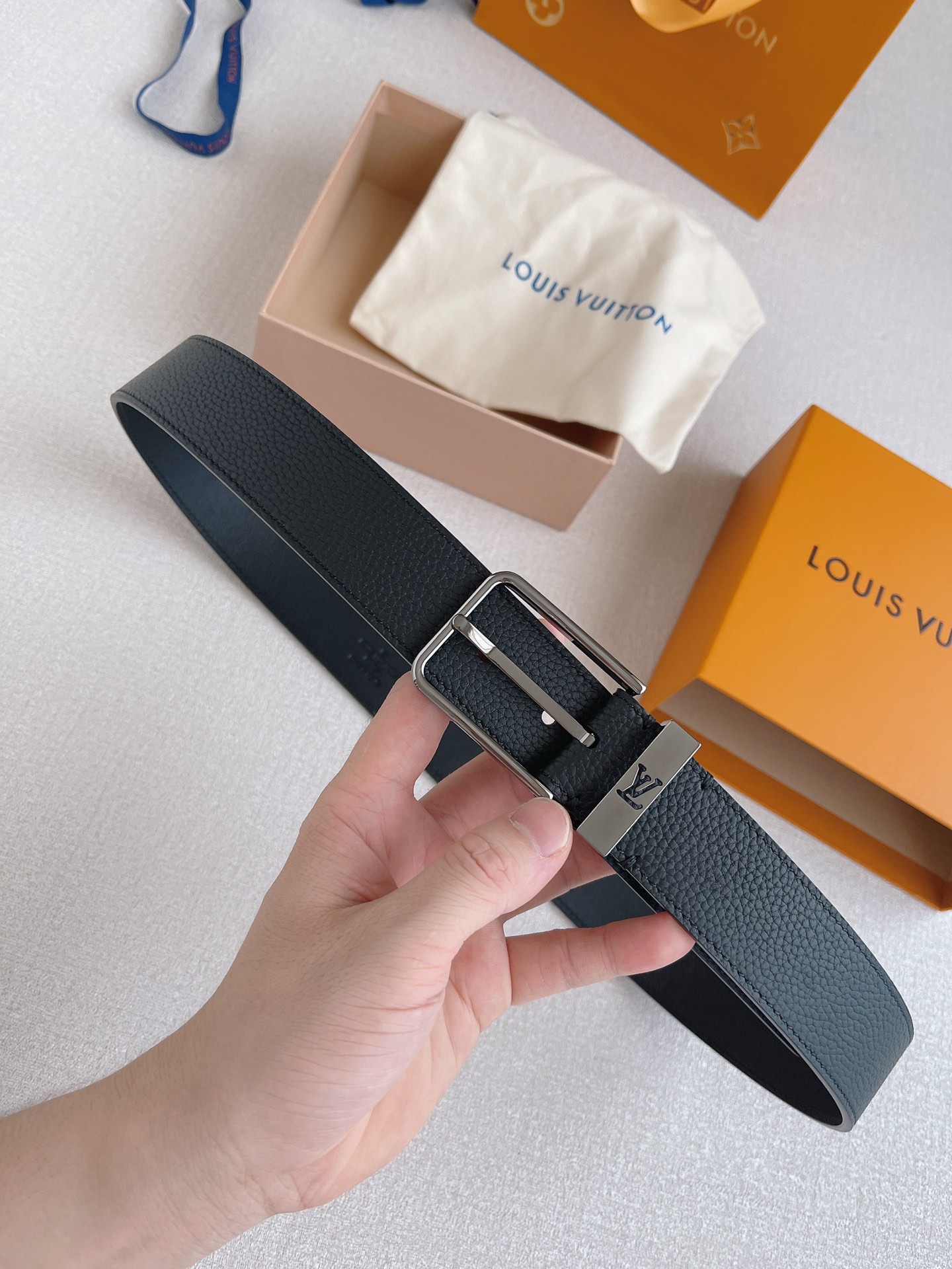 Louis Vuitton Male Leather Belt Cow Leather 35mm-l