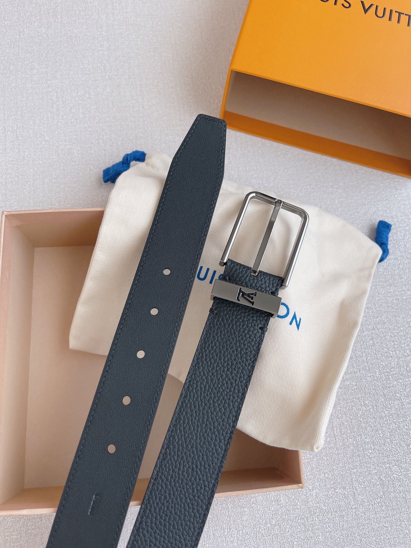 Louis Vuitton Male Leather Belt Cow Leather 35mm-l